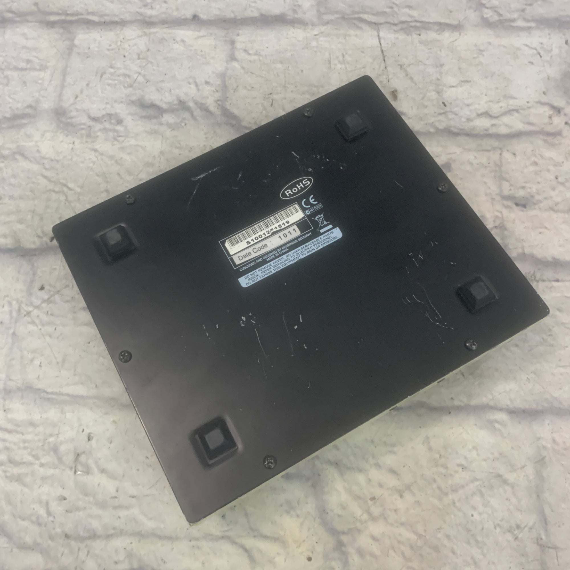 Behringer VT999 Vintage Tube Monster Overdrive pedal