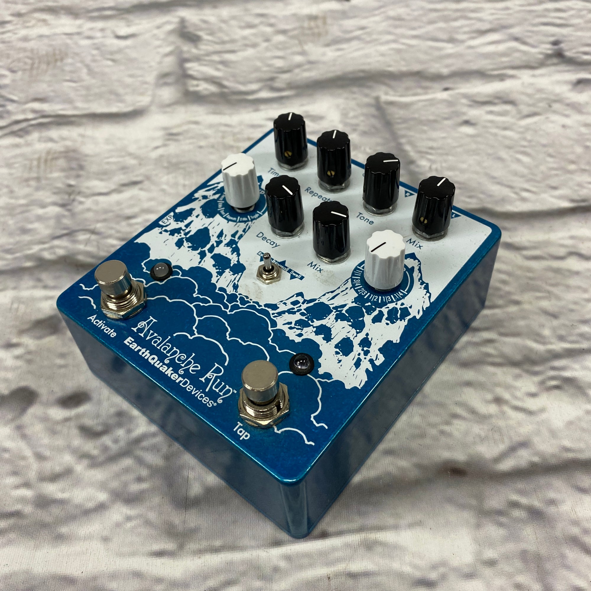 EarthQuaker Devices Avalanche Run Stereo Reverb & Delay Pedal