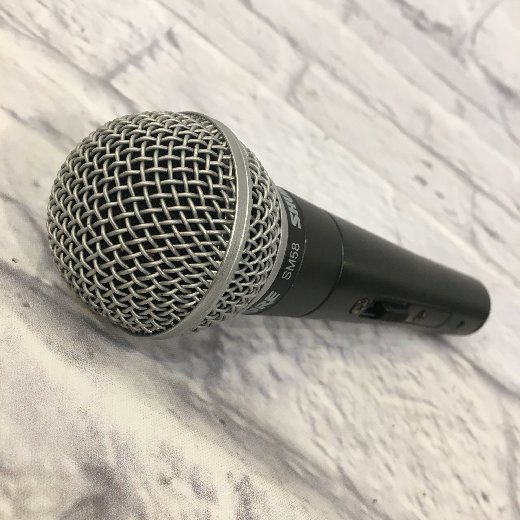 Shure SM58S Dynamic Vocal Microphone with On / Off Switch