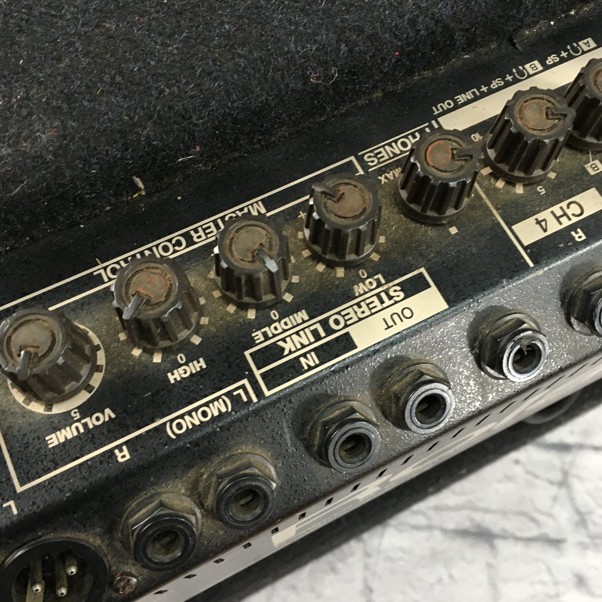 Roland KC-500 Keyboard Amplifier