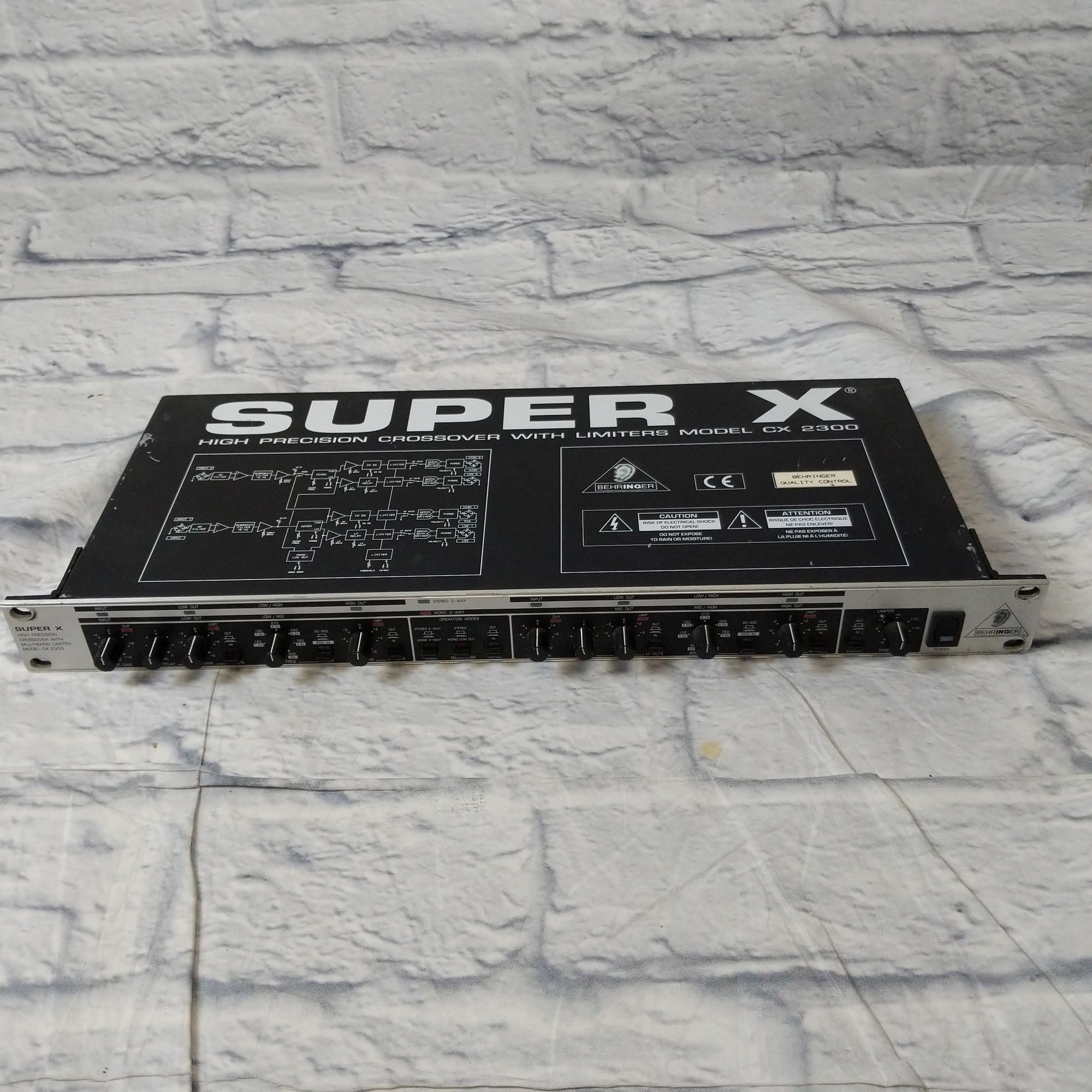 Behringer Super X Rack Unit