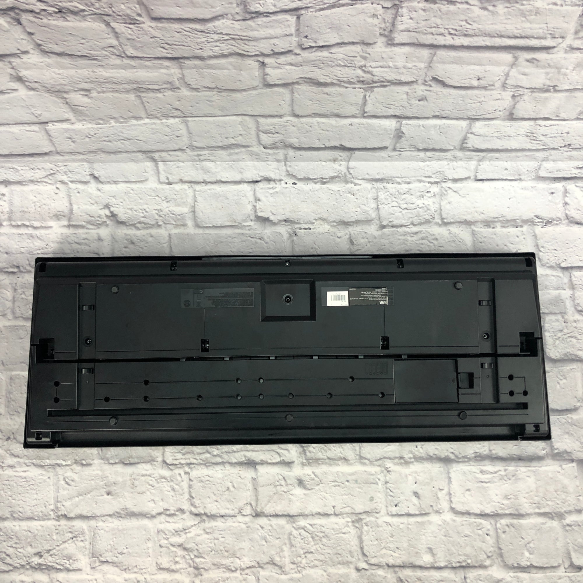 Yamaha YPT-210 61 Key Keyboard with Power Supply