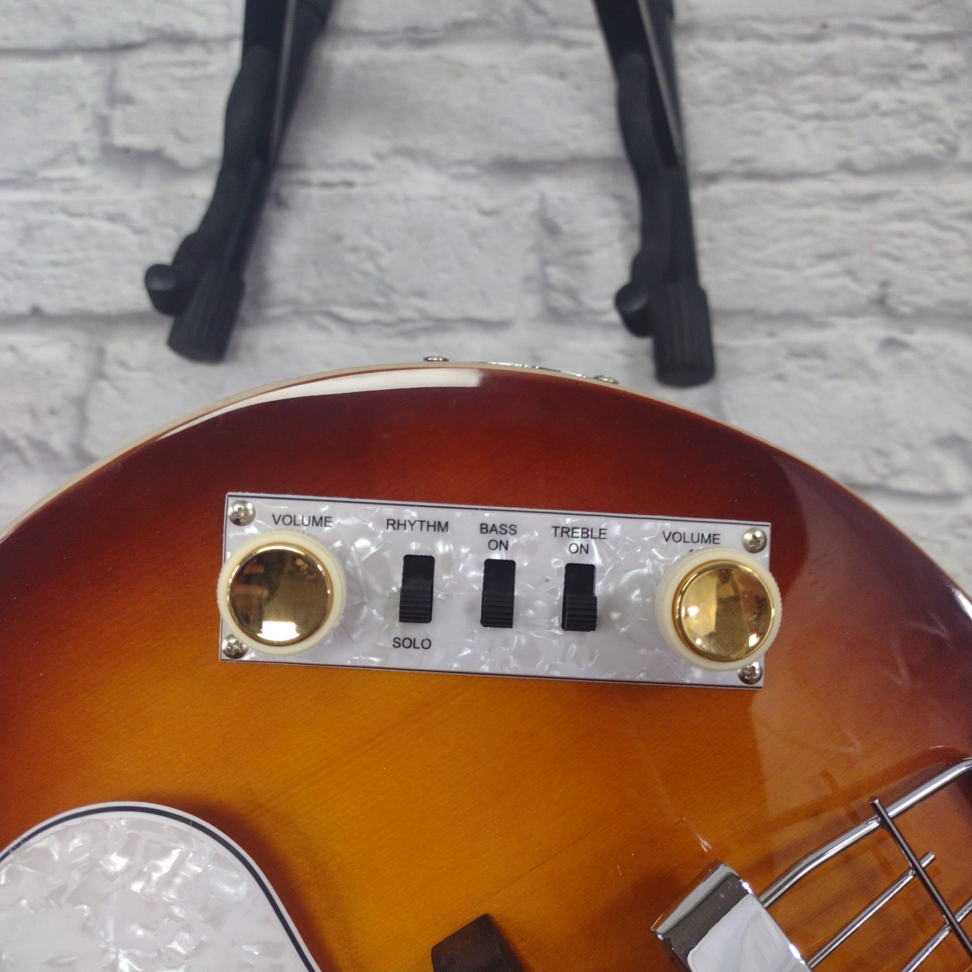 Hofner HI-CB-PE-SB 4 String Club Bass Guitar