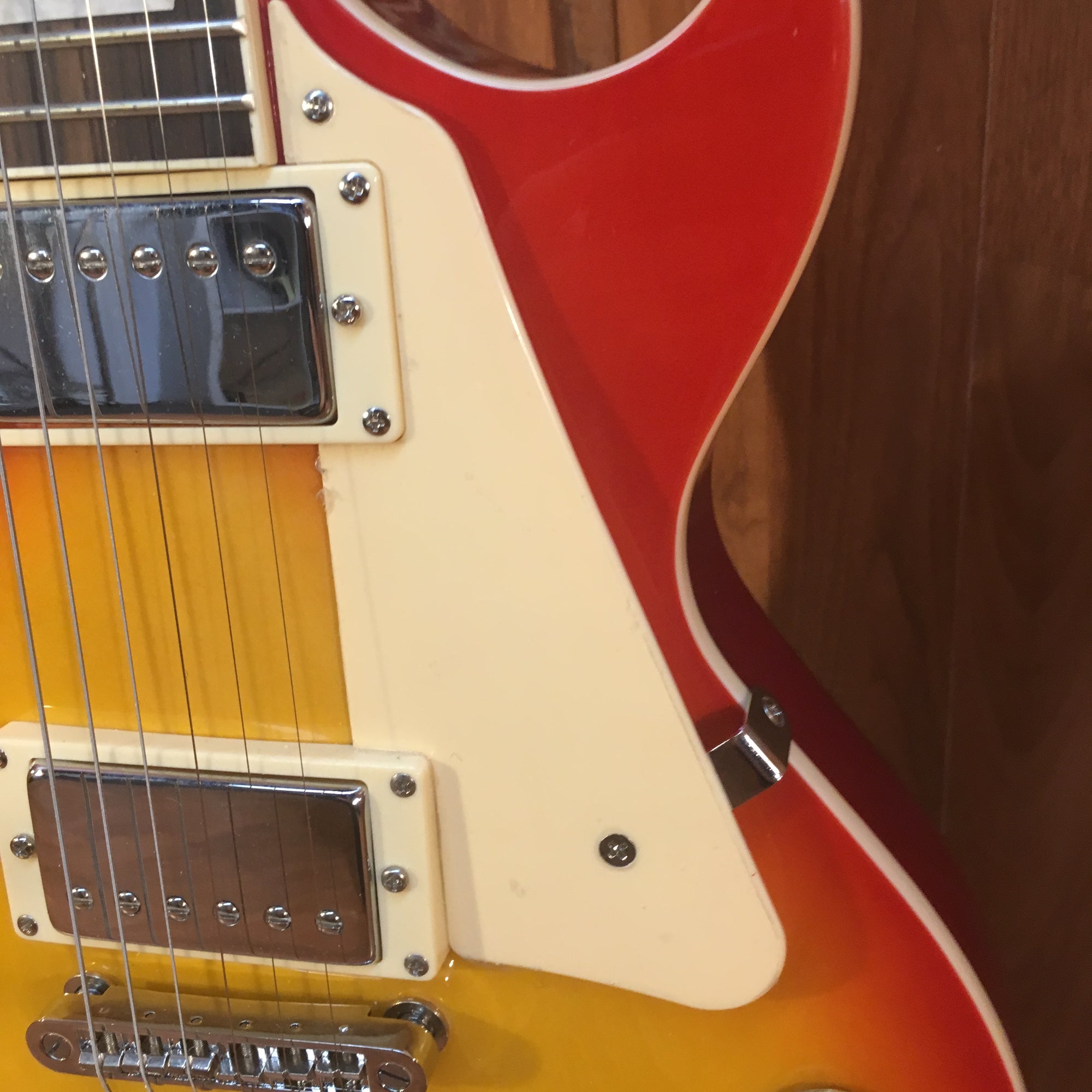 ** Ventura V28 Redburst LP Style Electric Guitar
