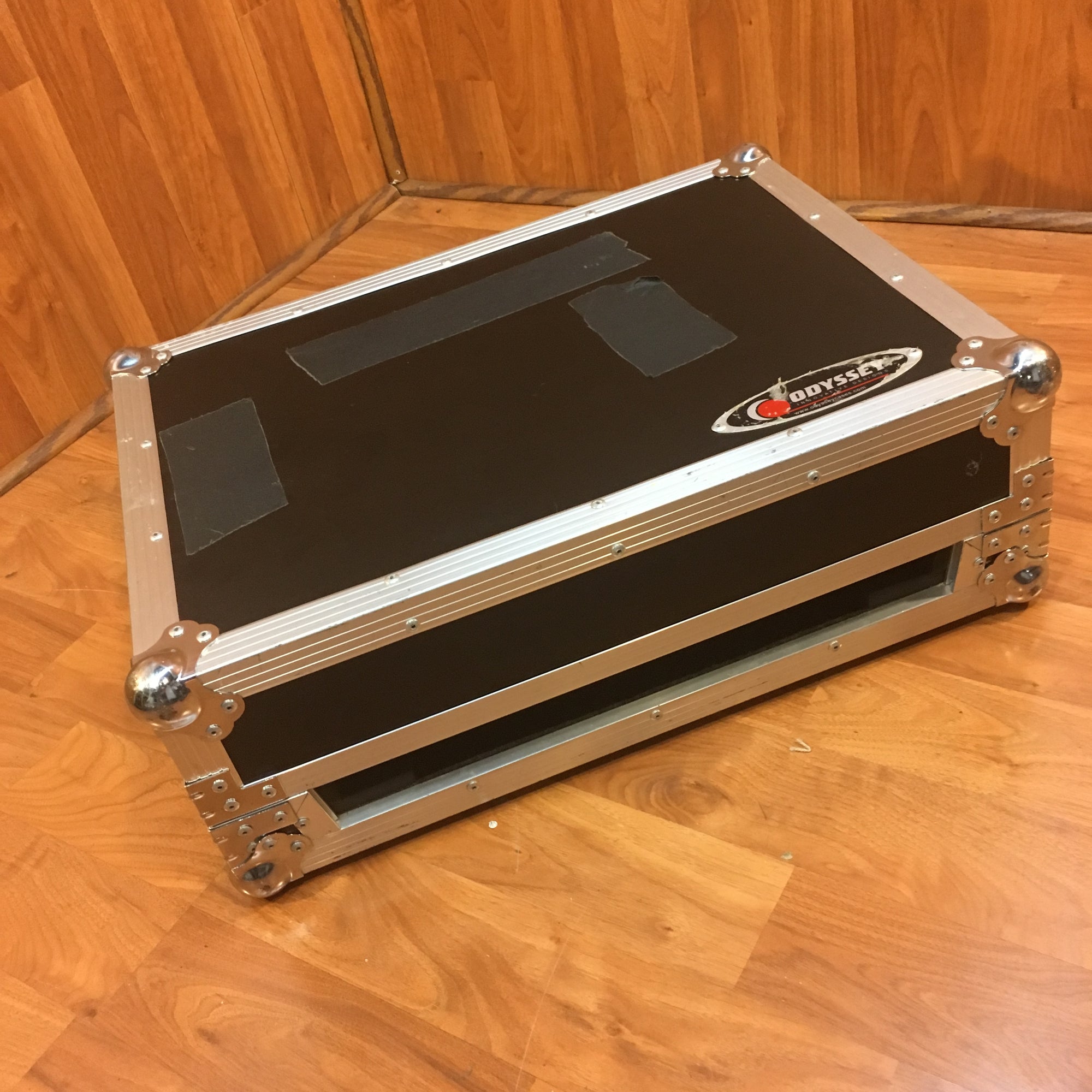 Traktor S4MK2 DJ Controller with Case