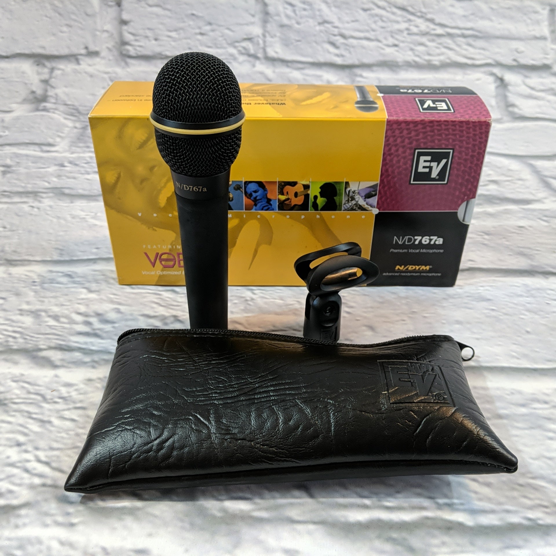 Electro Voice buy Microphone N/D 767a, comes in pouch, in good condition