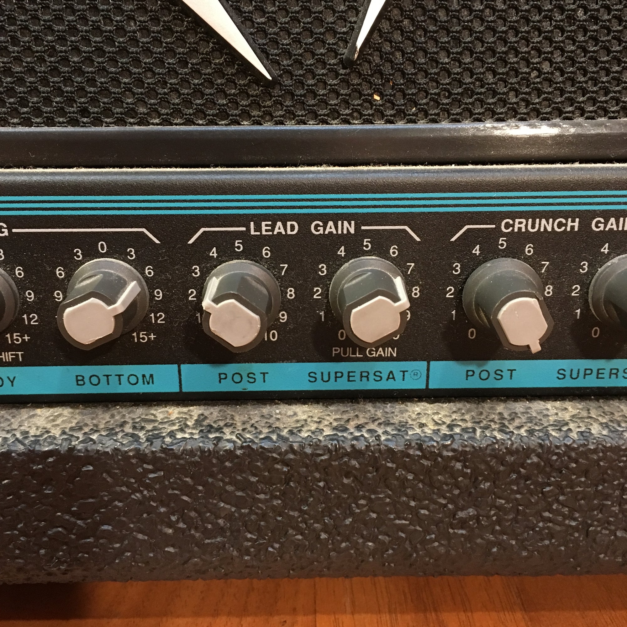 ** Peavey Revolution Black/Teal Amp Head
