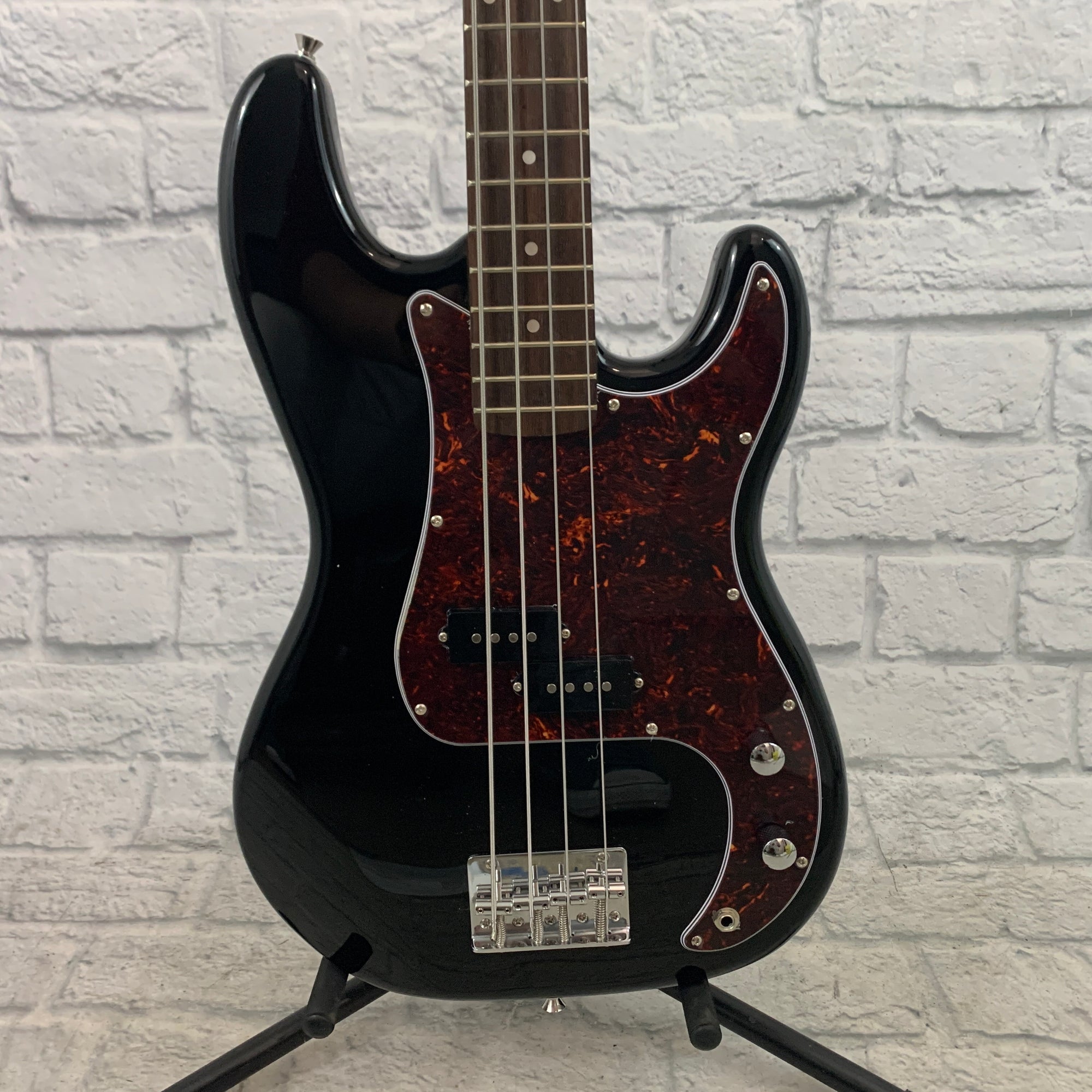 Nashville Guitar Works 210 Electric P Bass - Black, Rosewood Fretboard