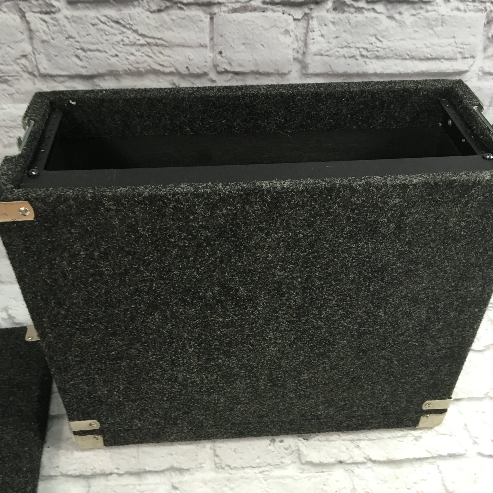 Grundorf 4 Space Carpet Rack Case