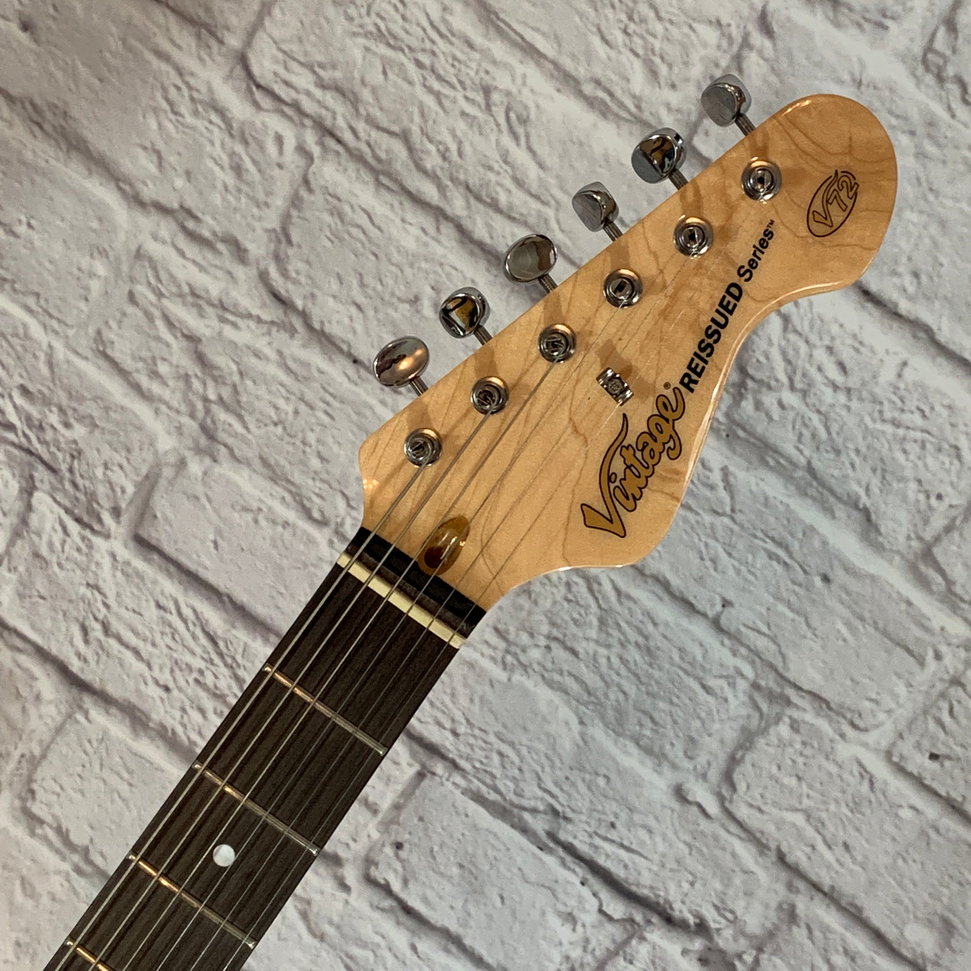 ** Vintage V72‑FTB Singlecut Semi‑Hollow Flamed Tobacco Burst