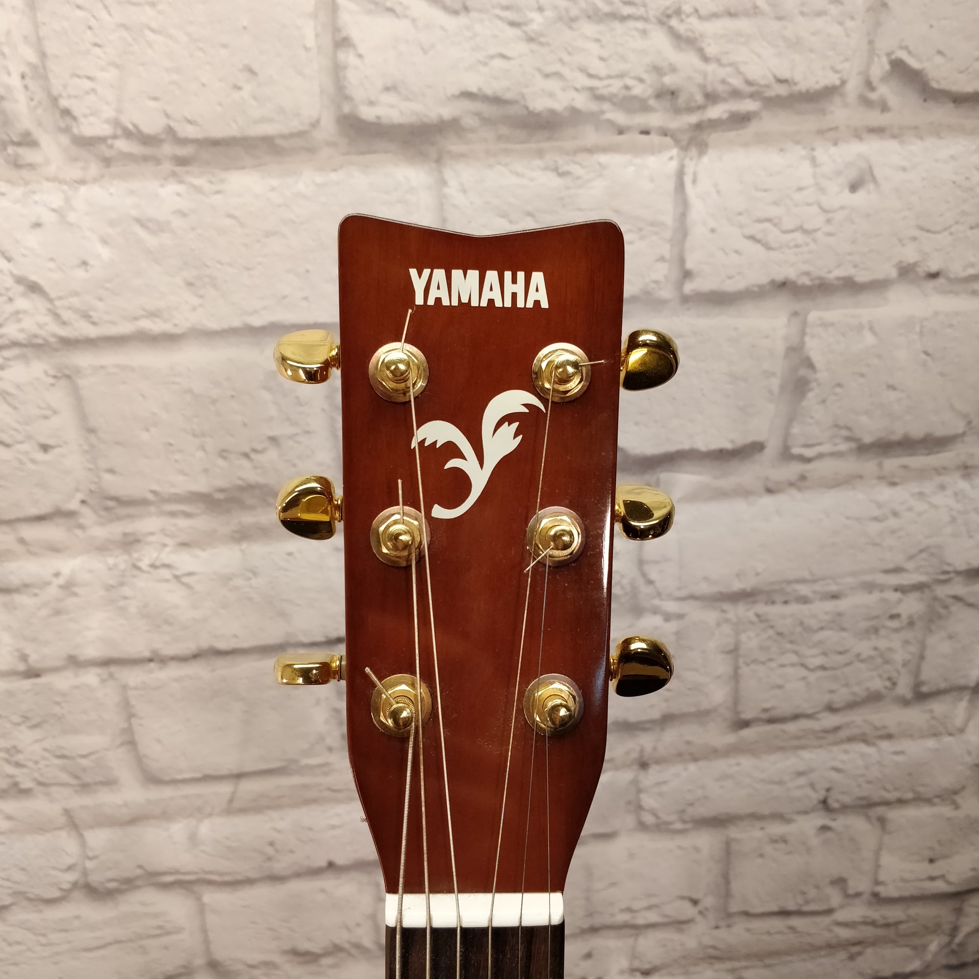 Yamaha F335 Acoustic Guitar