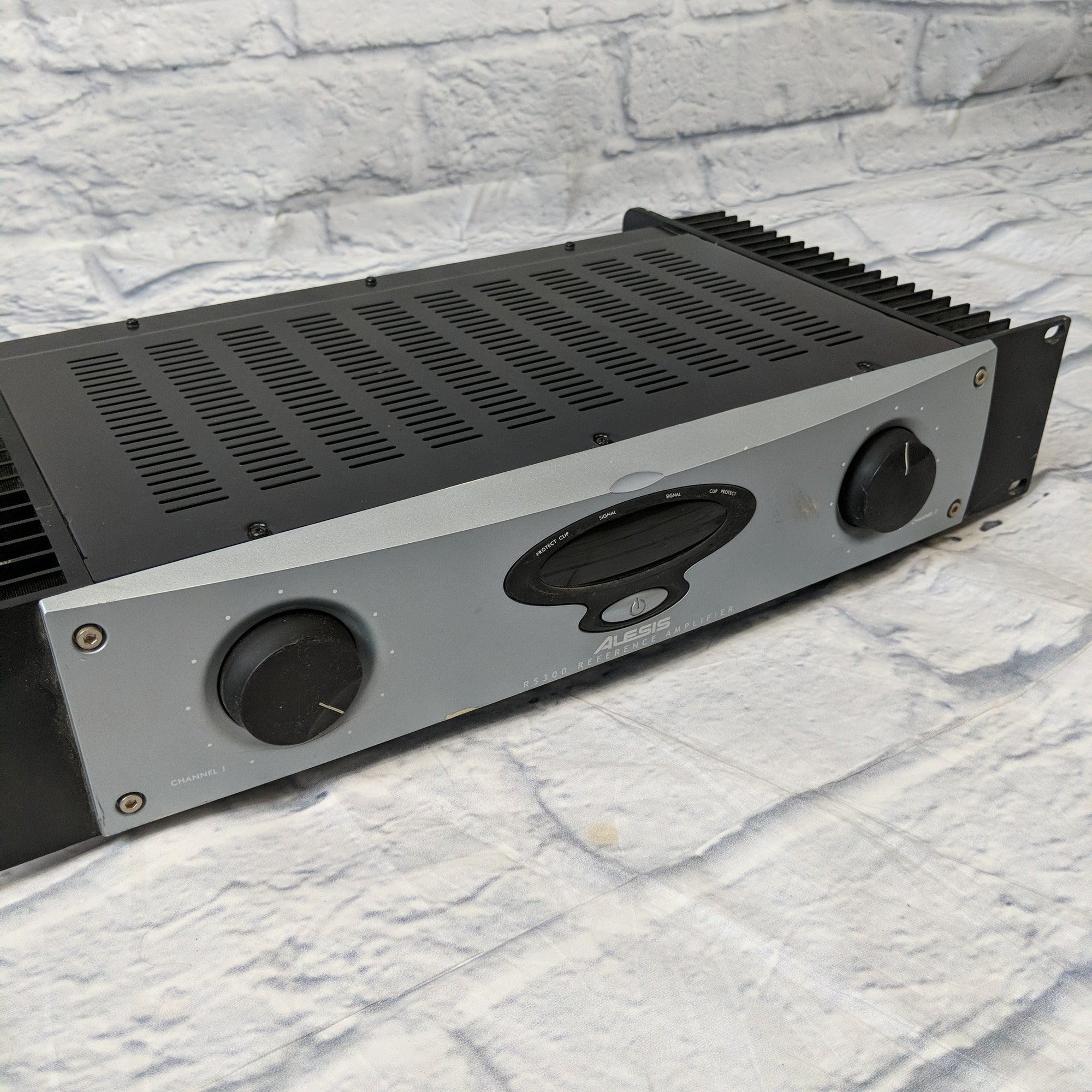 Alesis RS 300 Reference Amplifier