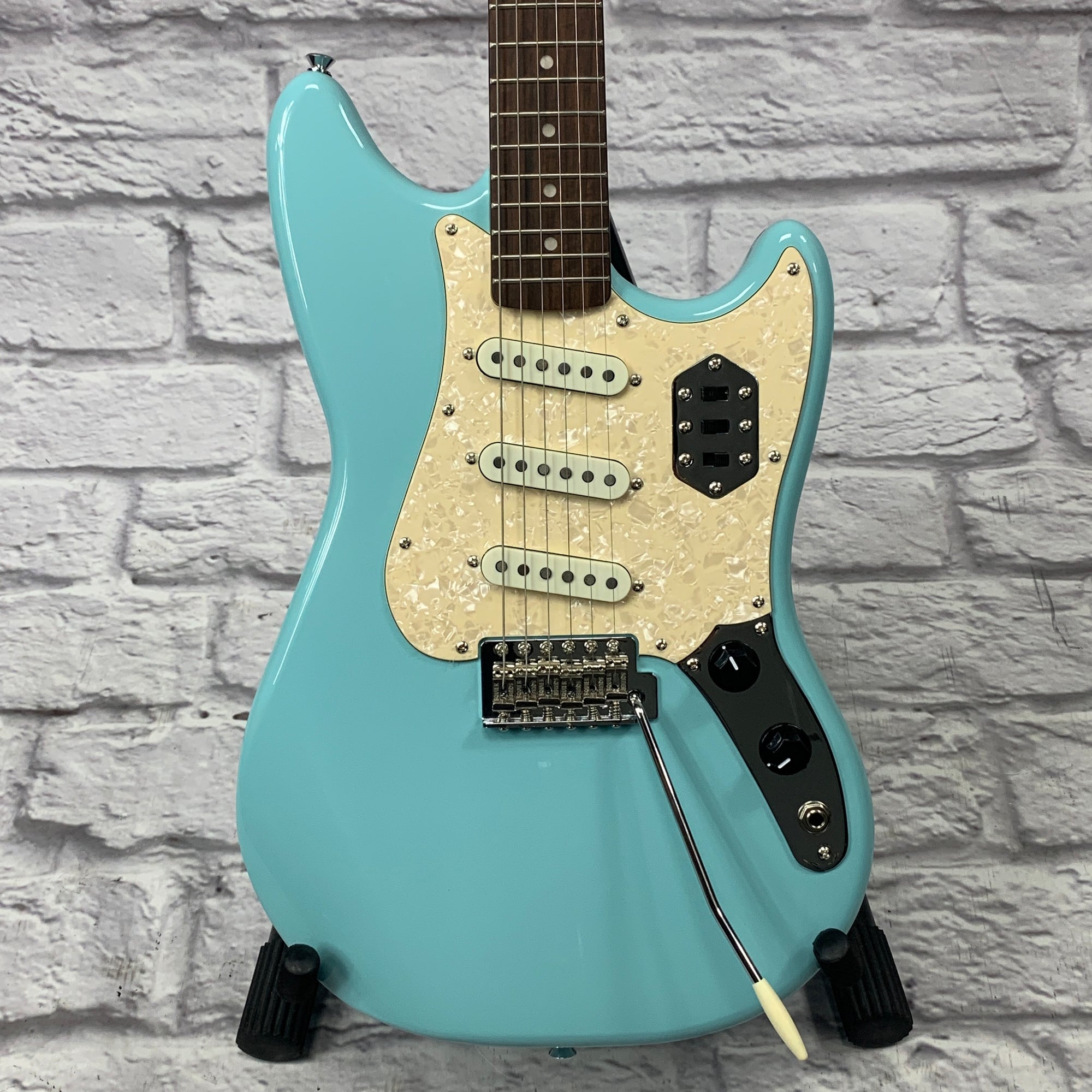 Squier paranormal deals cyclone daphne blue