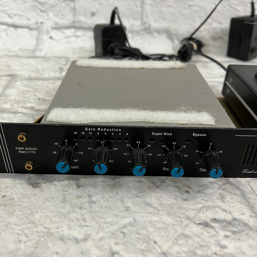FMR Audio Really Nice Compressor RNC1773 / Leveling Amplifier RNLA7239 in Funk Logic Rack