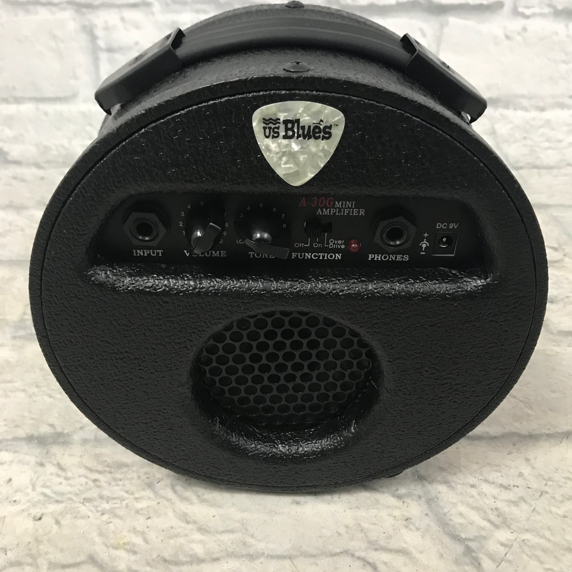 US Blues USB-A30G Round Mini 9V Battery Powered Guitar Amp