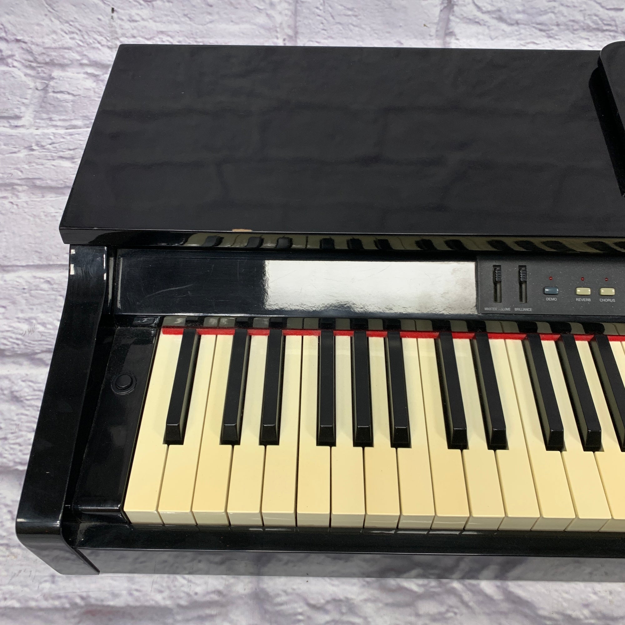 Suzuki DP-700 Digital Piano