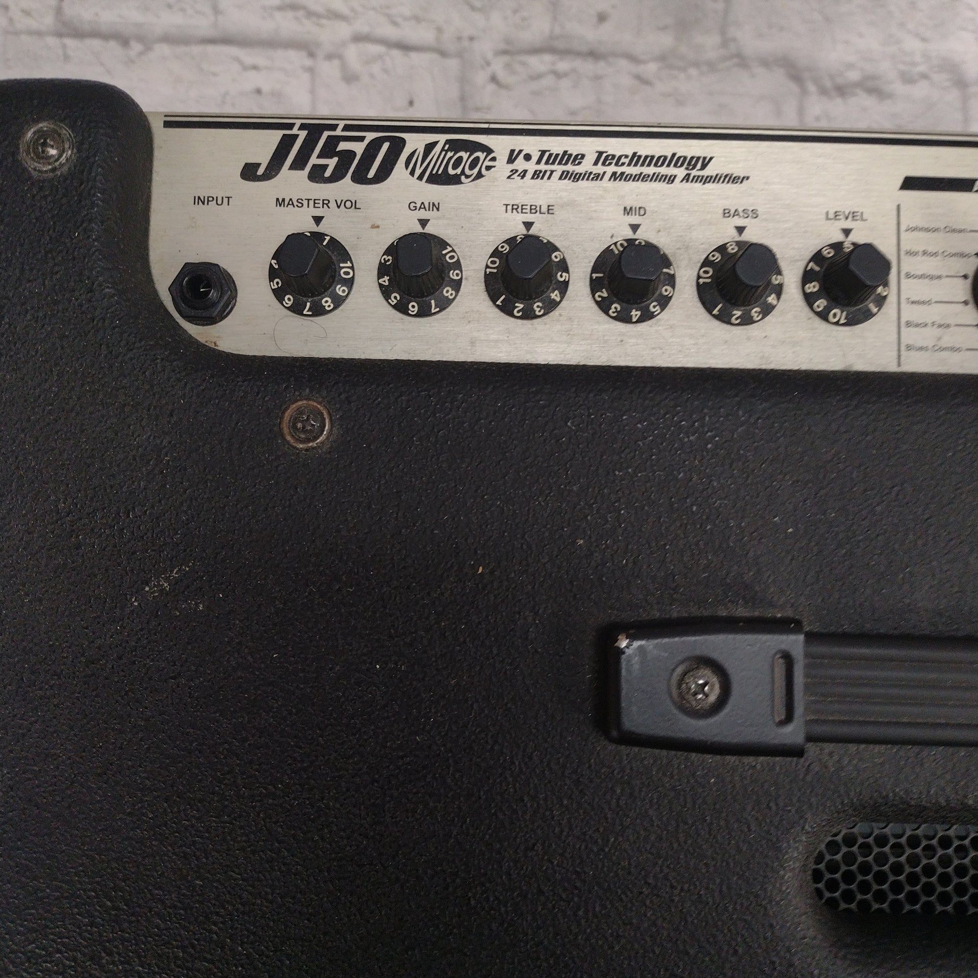 Johnson deals amplification jt50