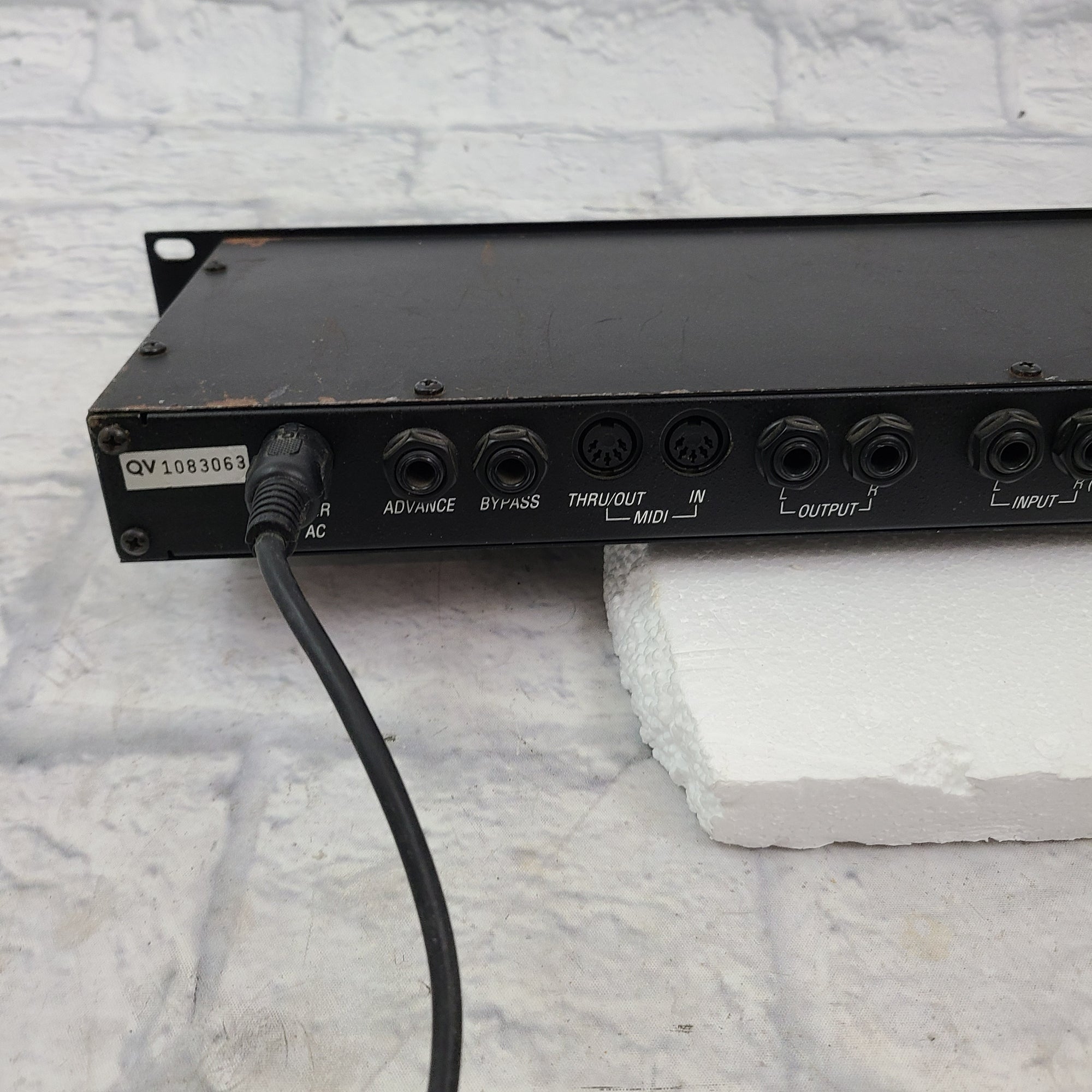 Alesis QuadraVerb 20K Bandwidth Simultaneous Digital Effects Rack Unit
