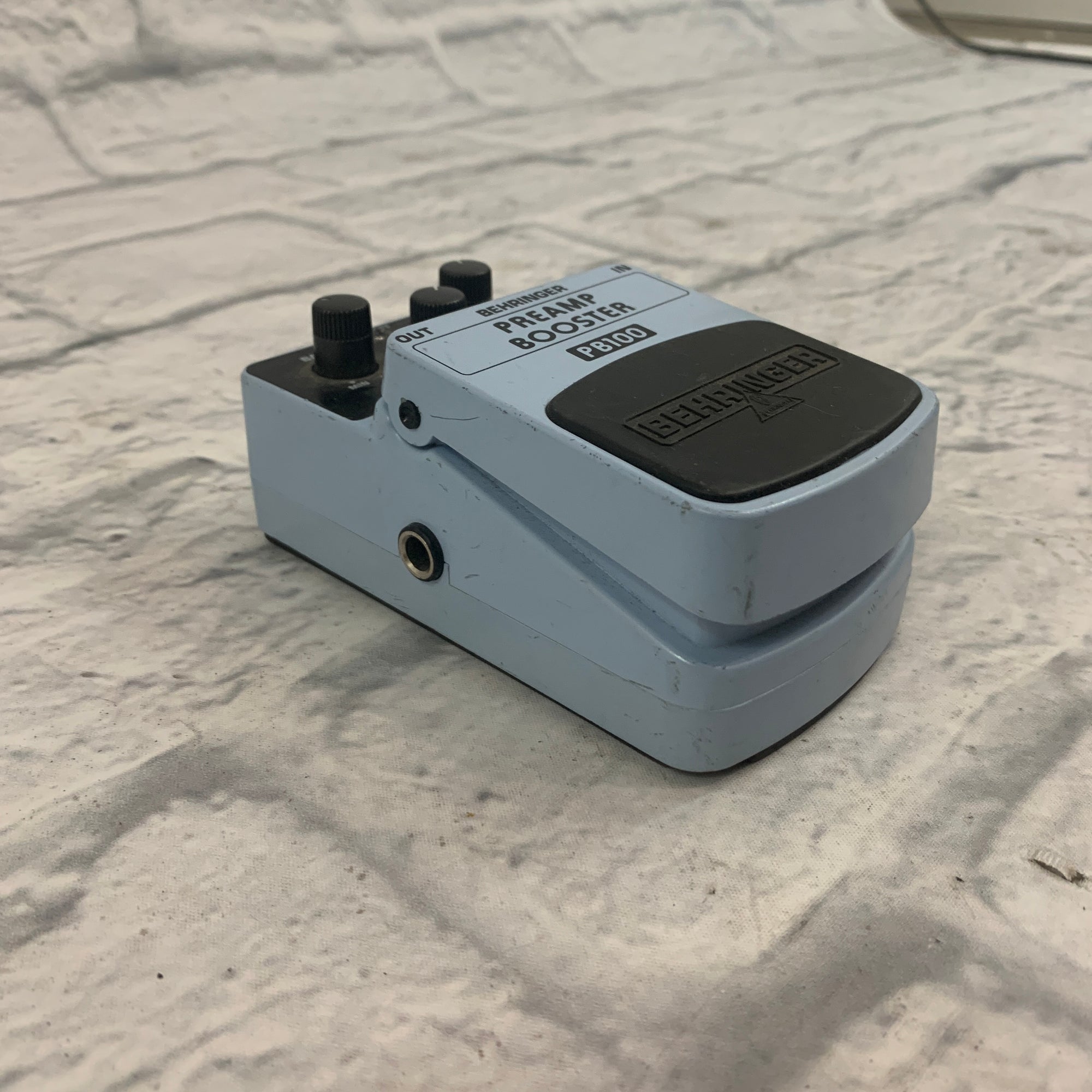 preamp booster pedal Behringer PB100 Preamp Booster Guitar Pedal