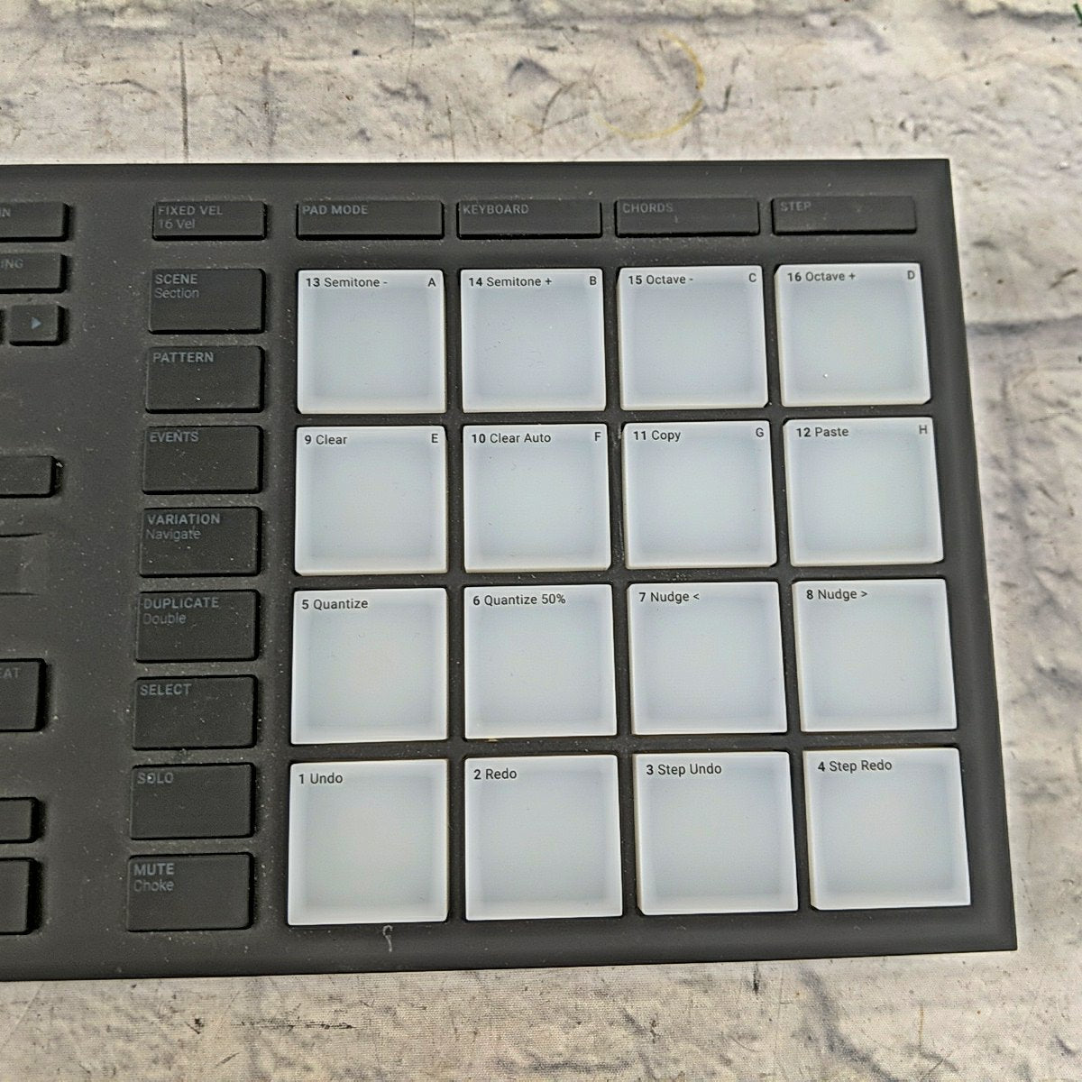 Native Instruments Maschine Mikro Mk3 DJ Controller
