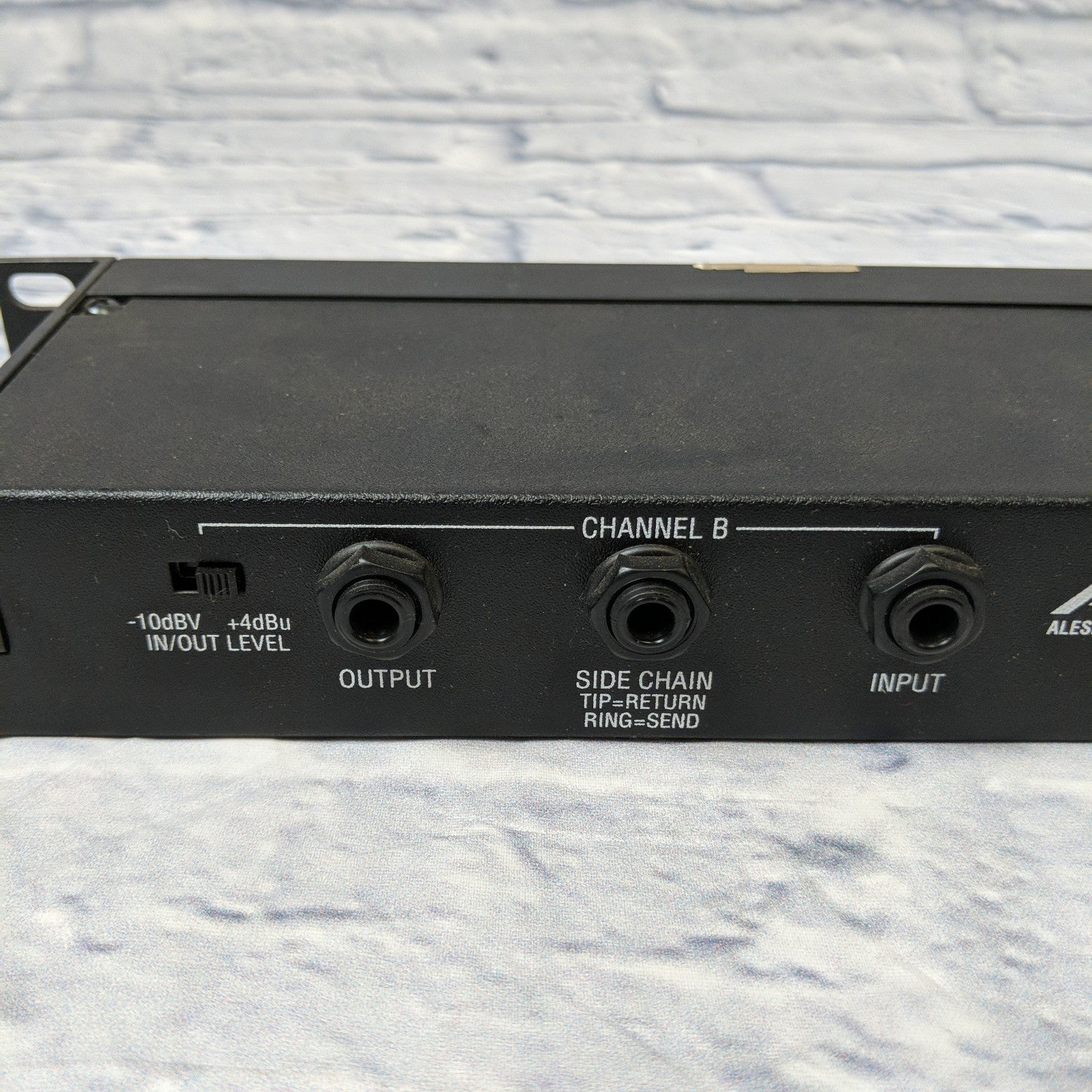 Alesis 3630 Dual-Channel Compressor / Limiter with Gate
