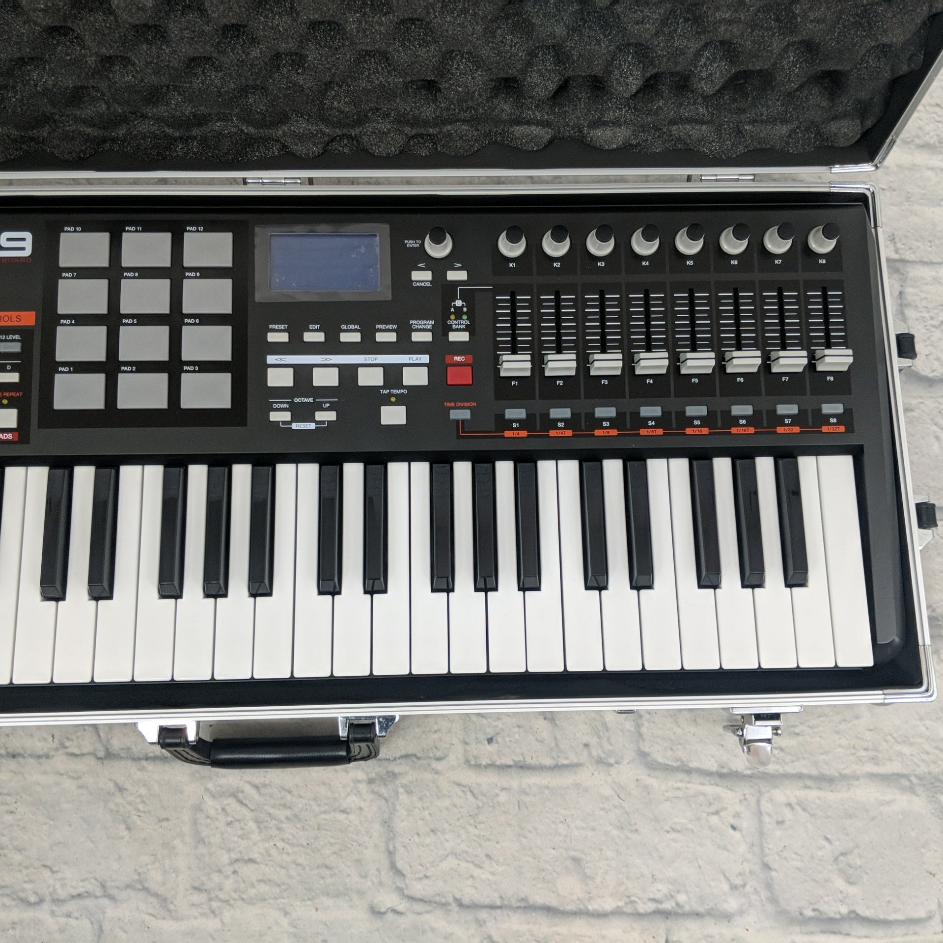 Akai MPK49 MIDI/USB Keyboard Controller with Hardshell Case