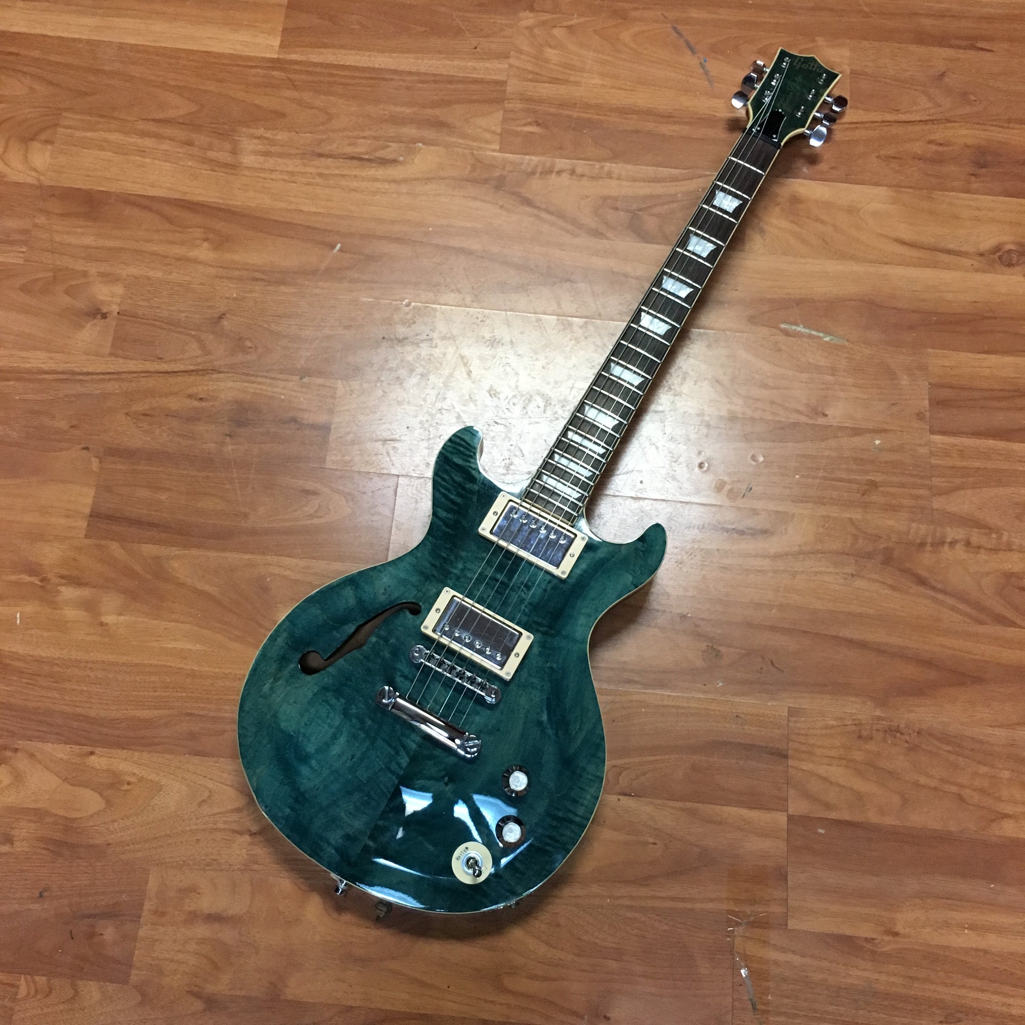 ** Gatto Thinline Semi-Hollow Electric Guitar w/ Case