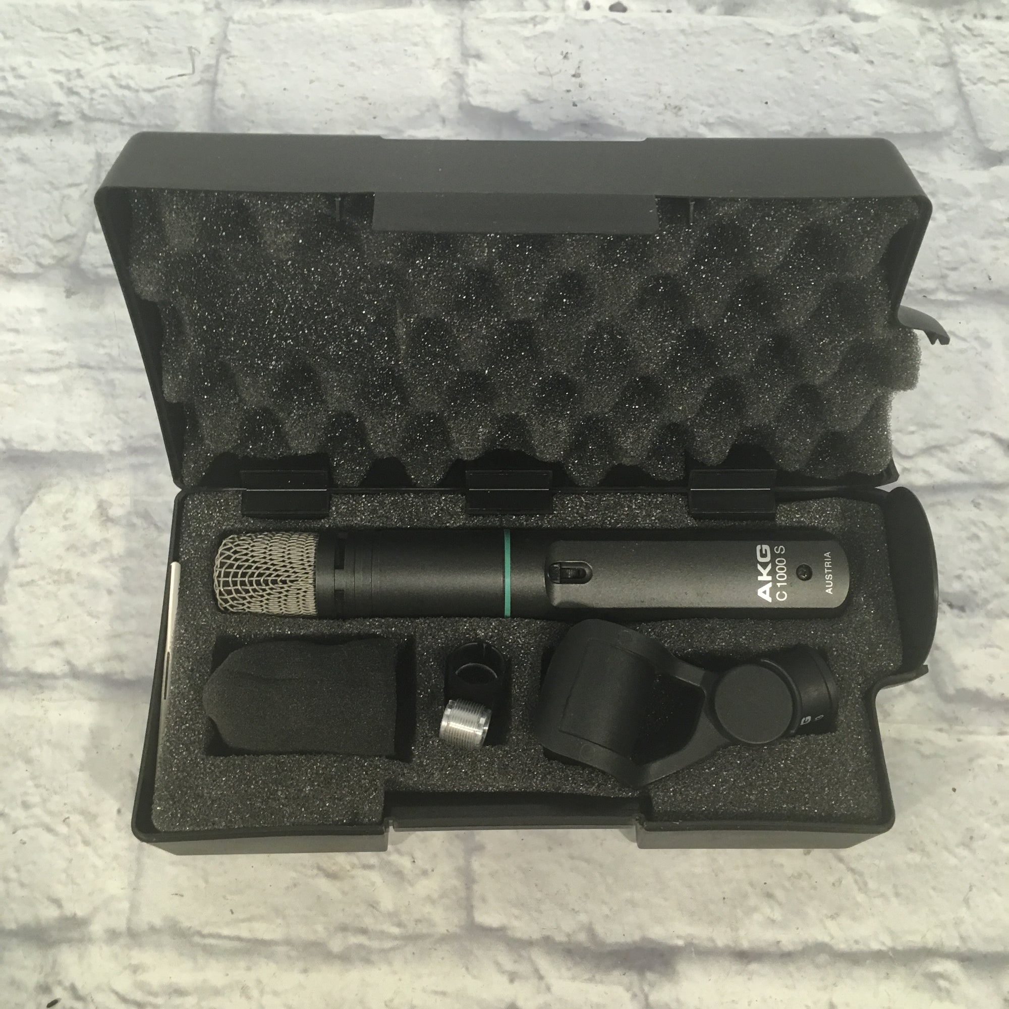AKG C 1000 S Cardioid Condenser Microphone w Case - Evolution Music