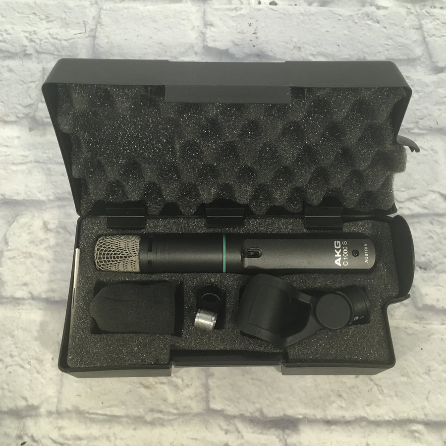 AKG C 1000 S Cardioid Condenser Microphone w Case