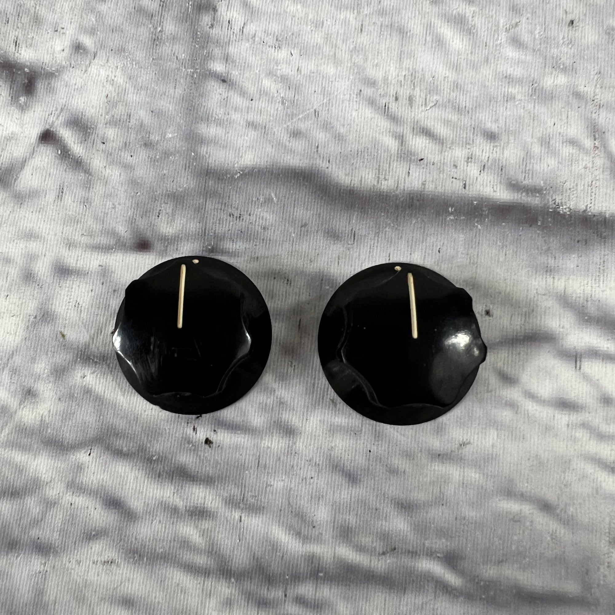 Vintage 2x S-648 knobs