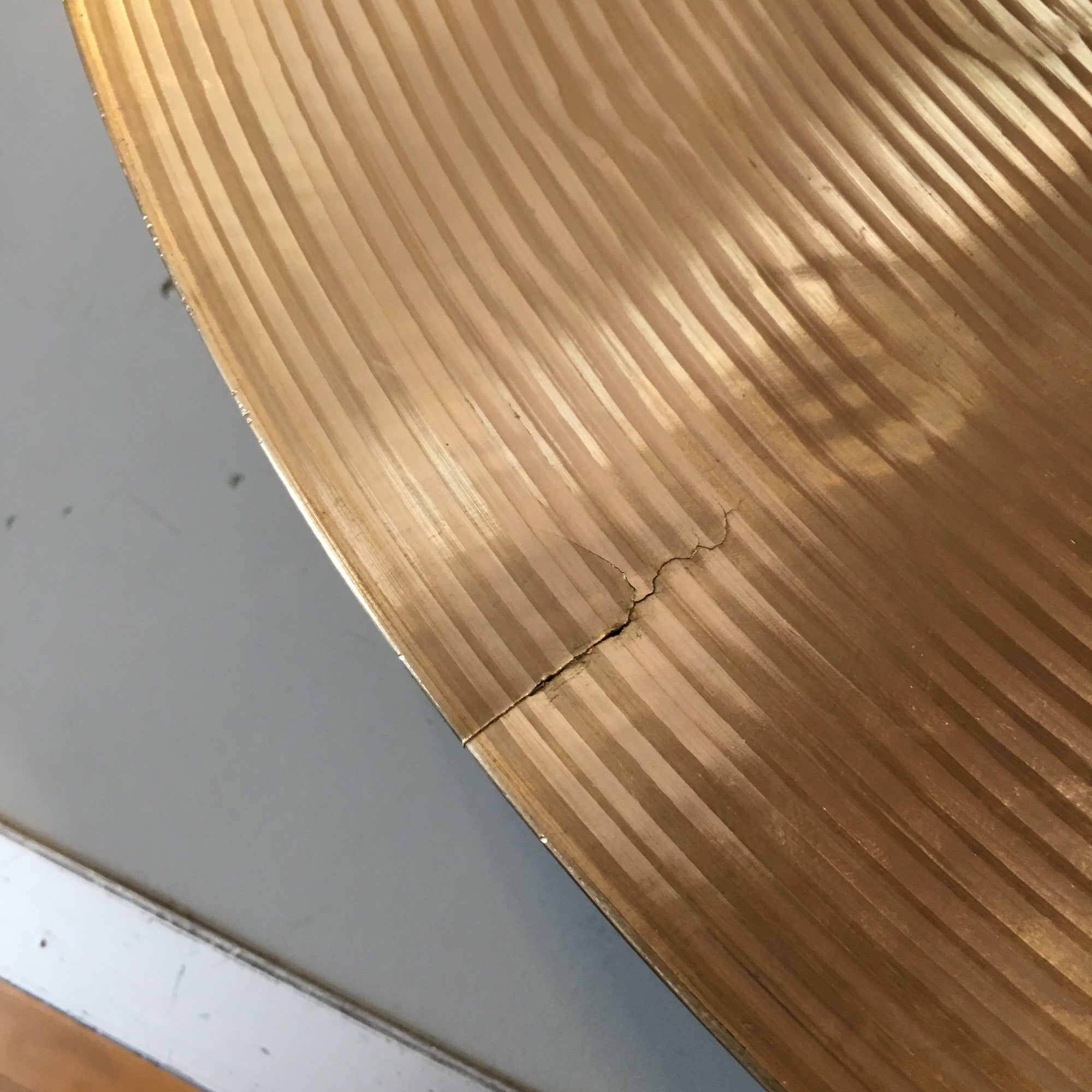 Paiste 21in Signiture Dry Heavy Ride Cymbal (Cracked)
