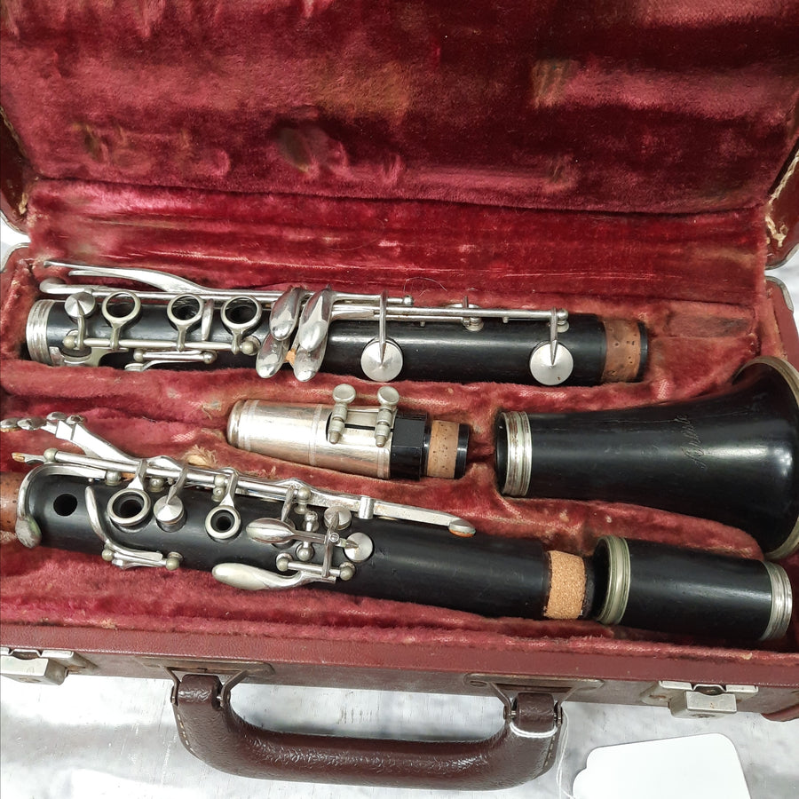 Vintage Artiste clarinet with case and mouthpiece