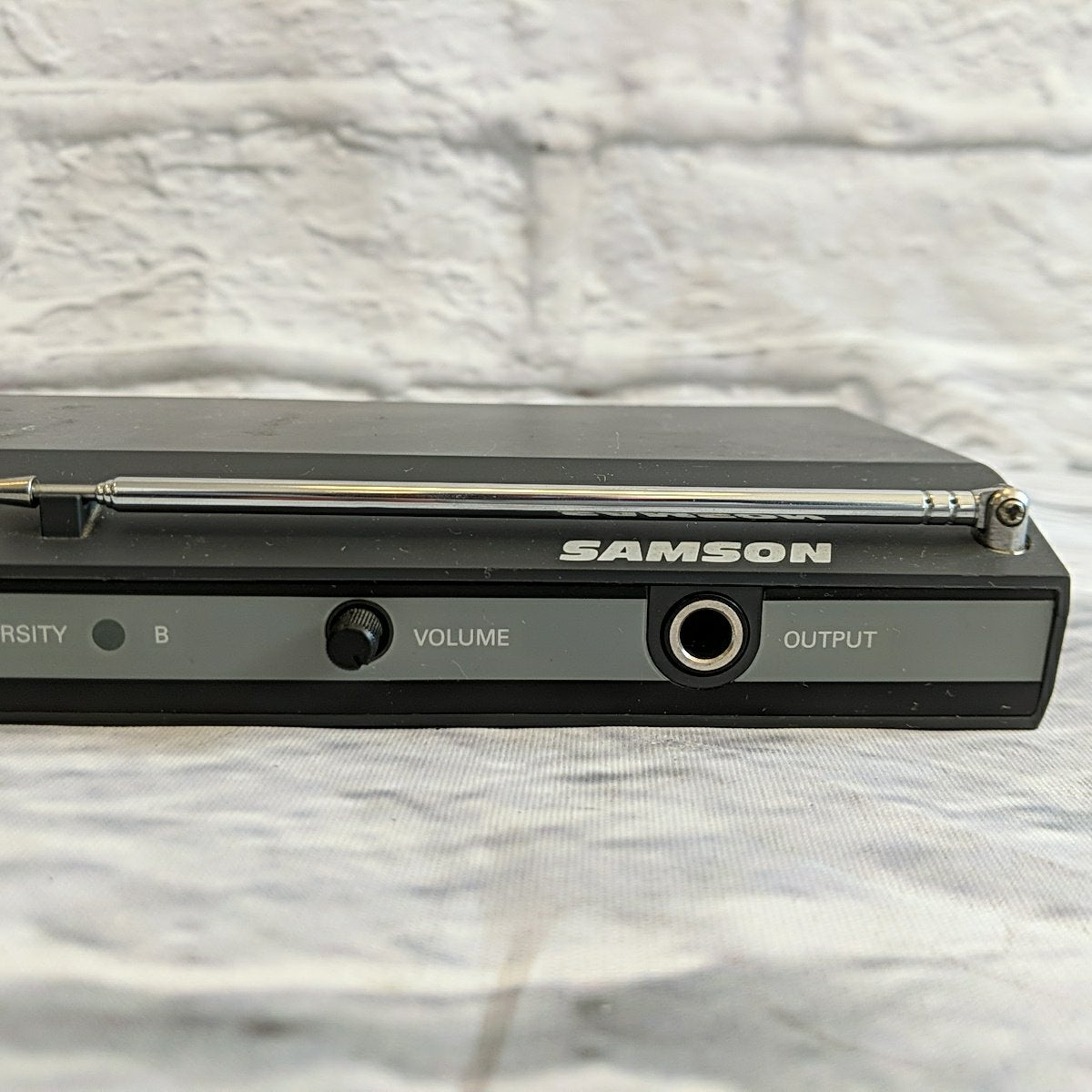 Samson SR-22 VHF-FM Wireless Unit w/ Shure SM58