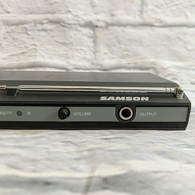 Samson SR-22 VHF-FM Wireless Unit w/ Shure SM58