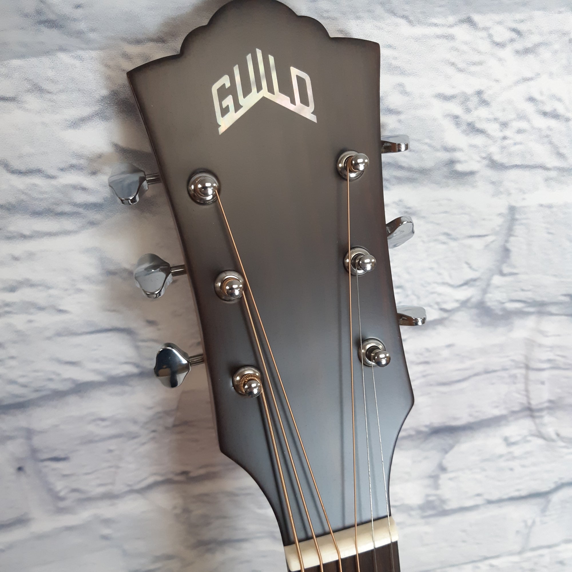Guild 240-E Acoustic / Electric Guitar - Natural - With Case
