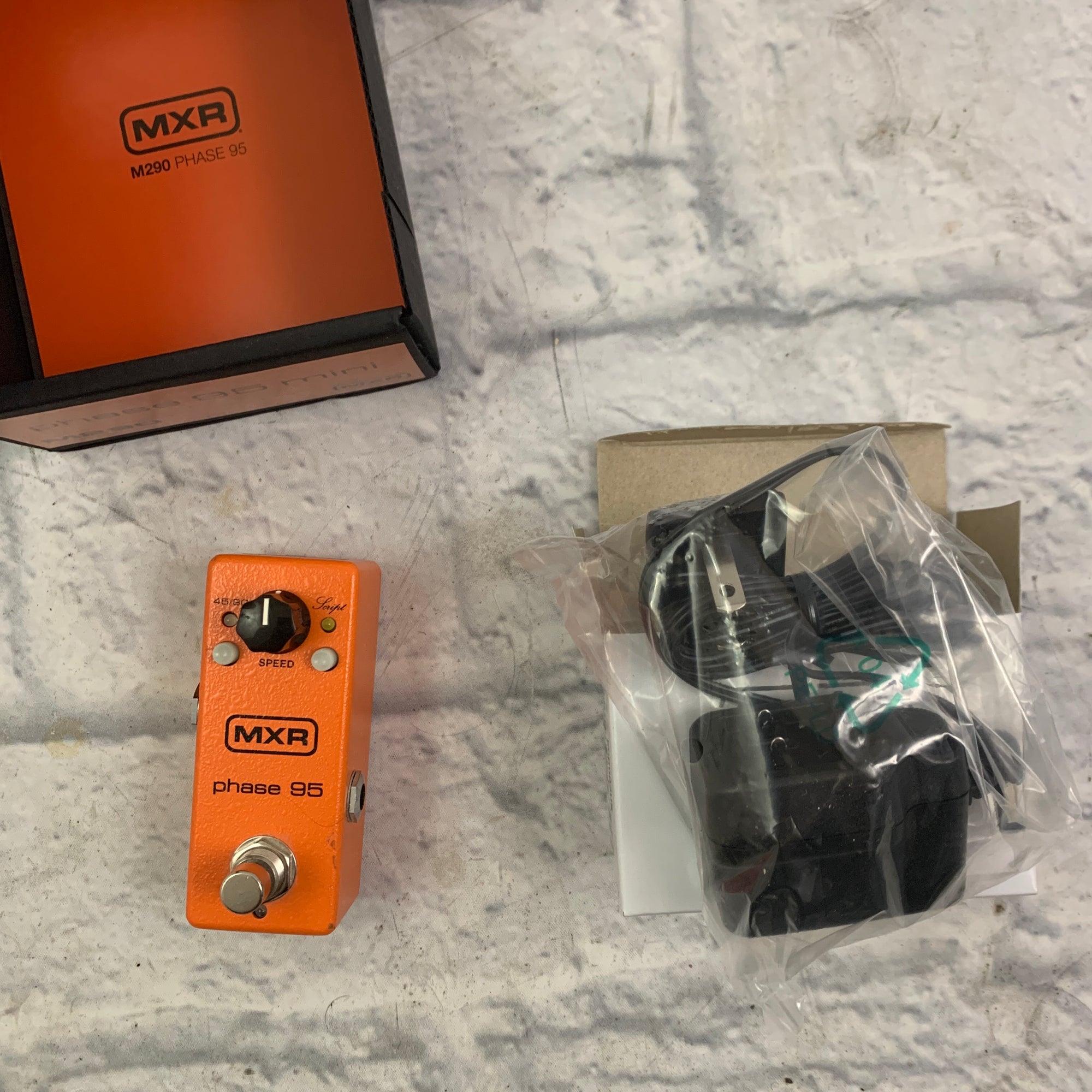 MXR M169 Carbon Copy Analog Delay Pedal