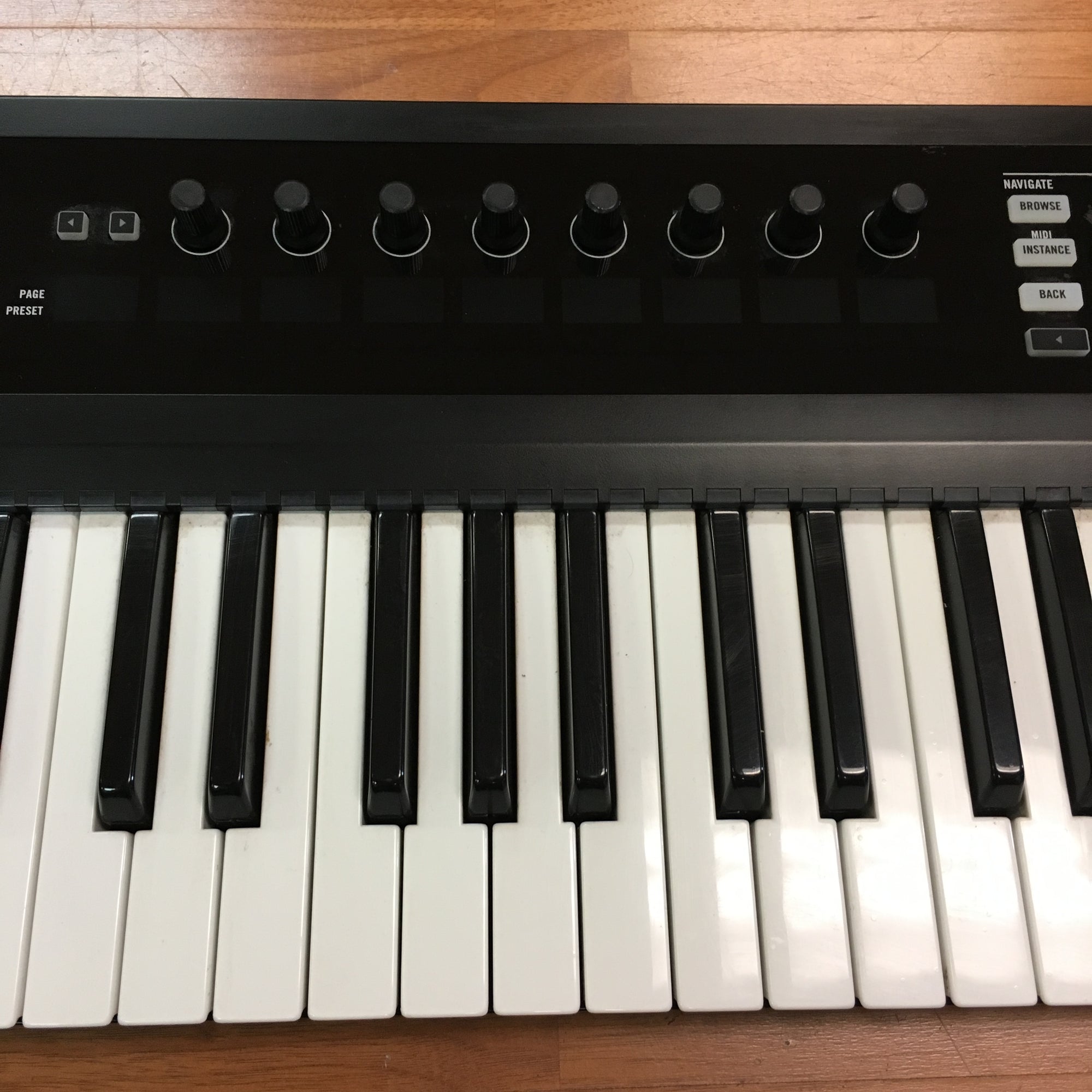 Native Instruments Komplete Kontrol S49 MIDI Controller