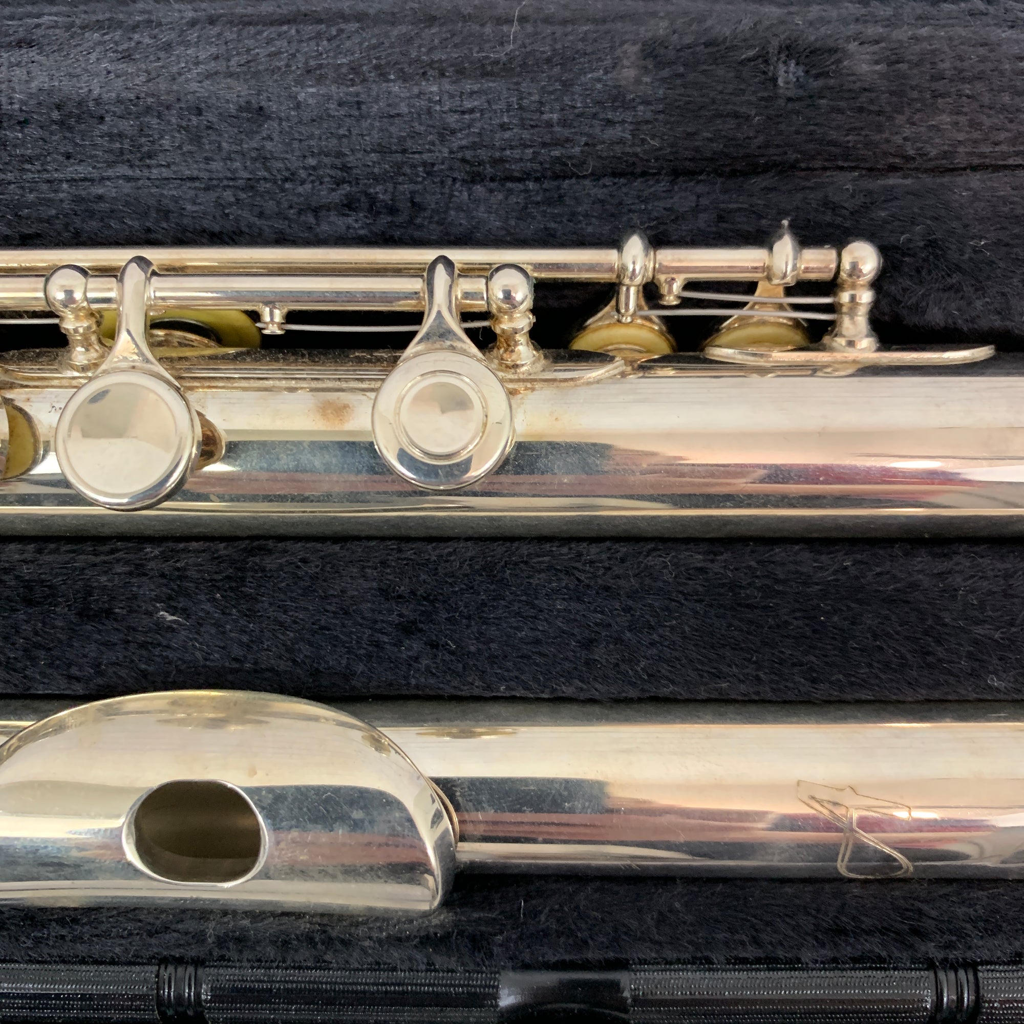 ** Armstrong 104 Student Model Flute with Case and Music Stand