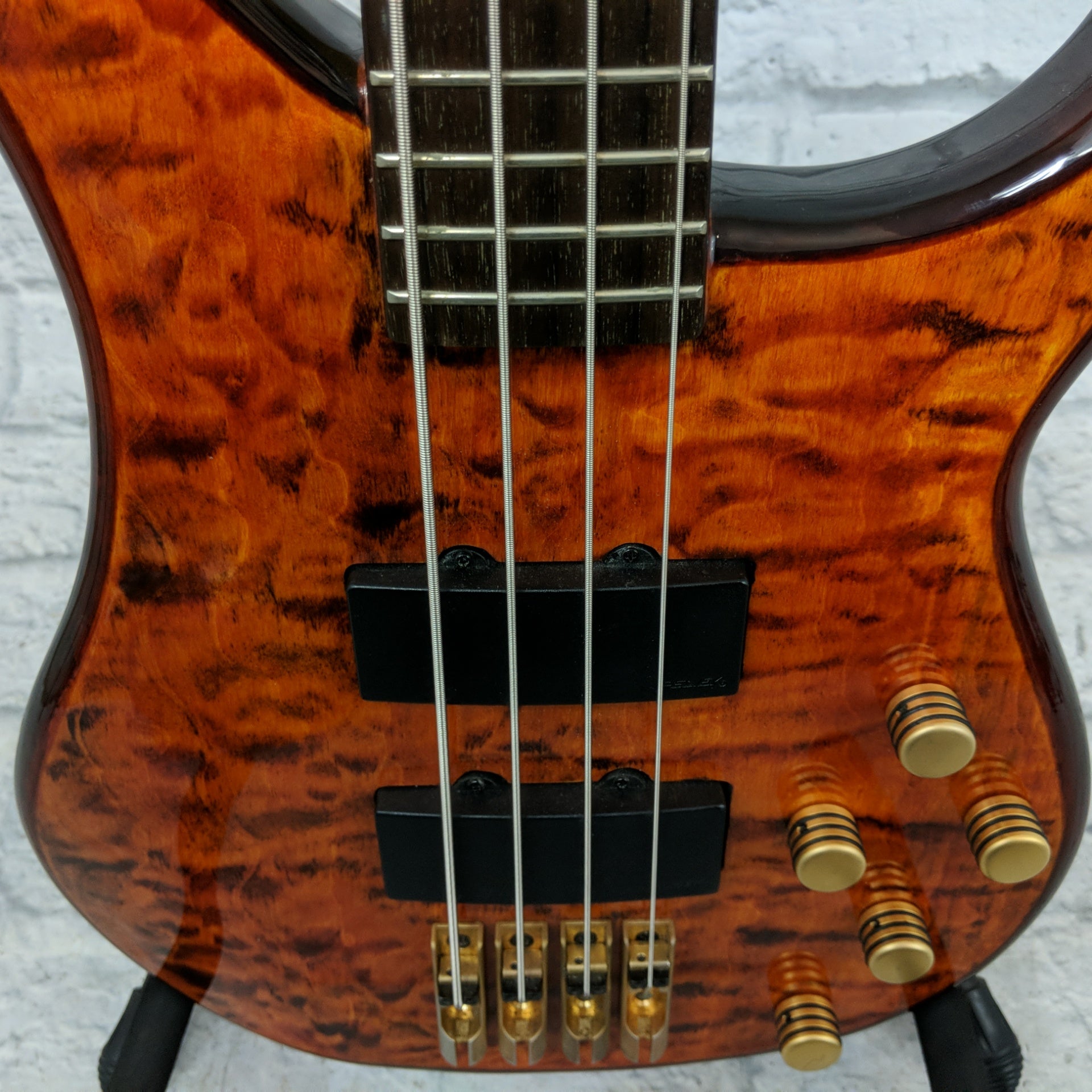 Peavey Cirrus 4 String Electric Bass Tiger Eye Maple