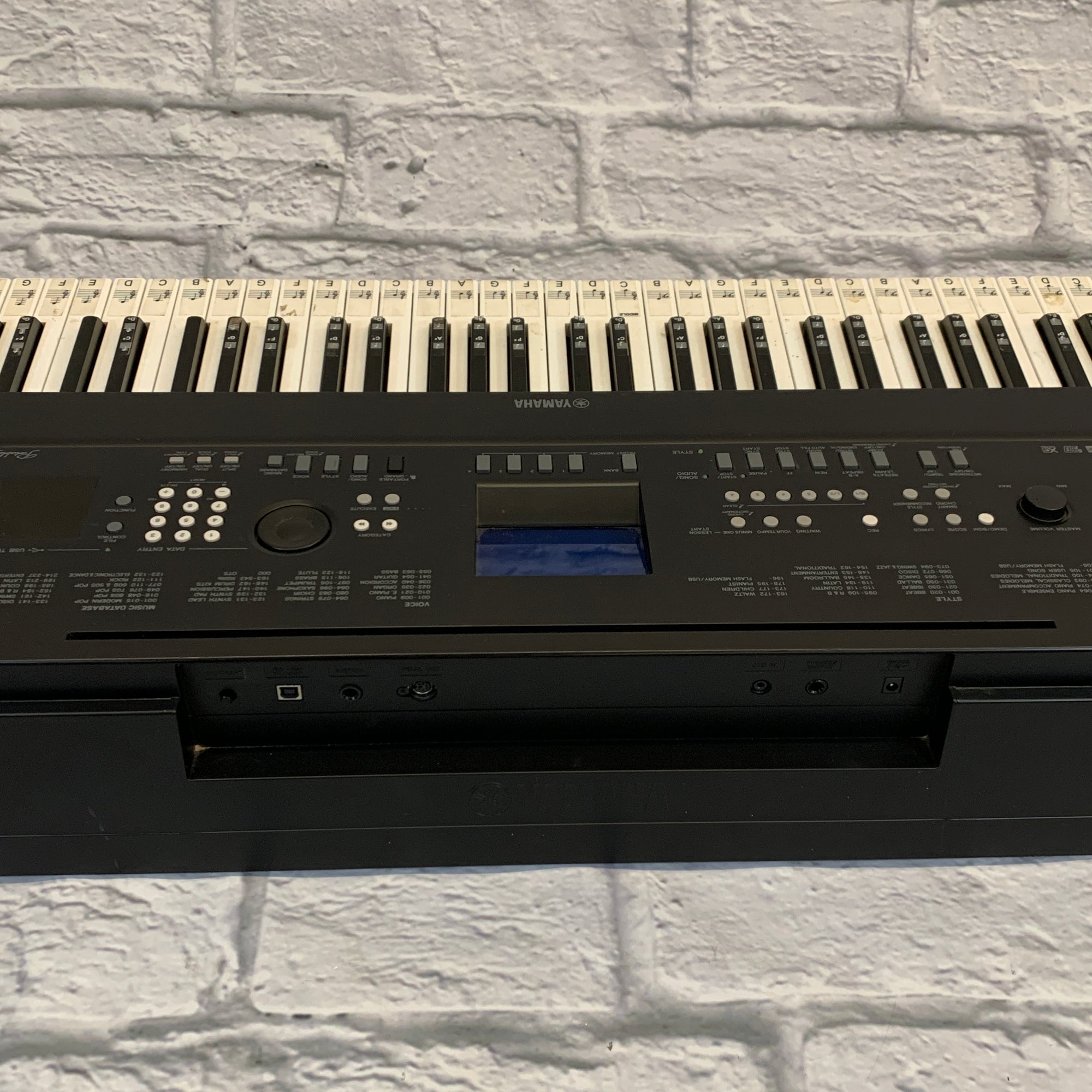 Yamaha DGX-650 88 Key Graded Hammer Action Digital Piano