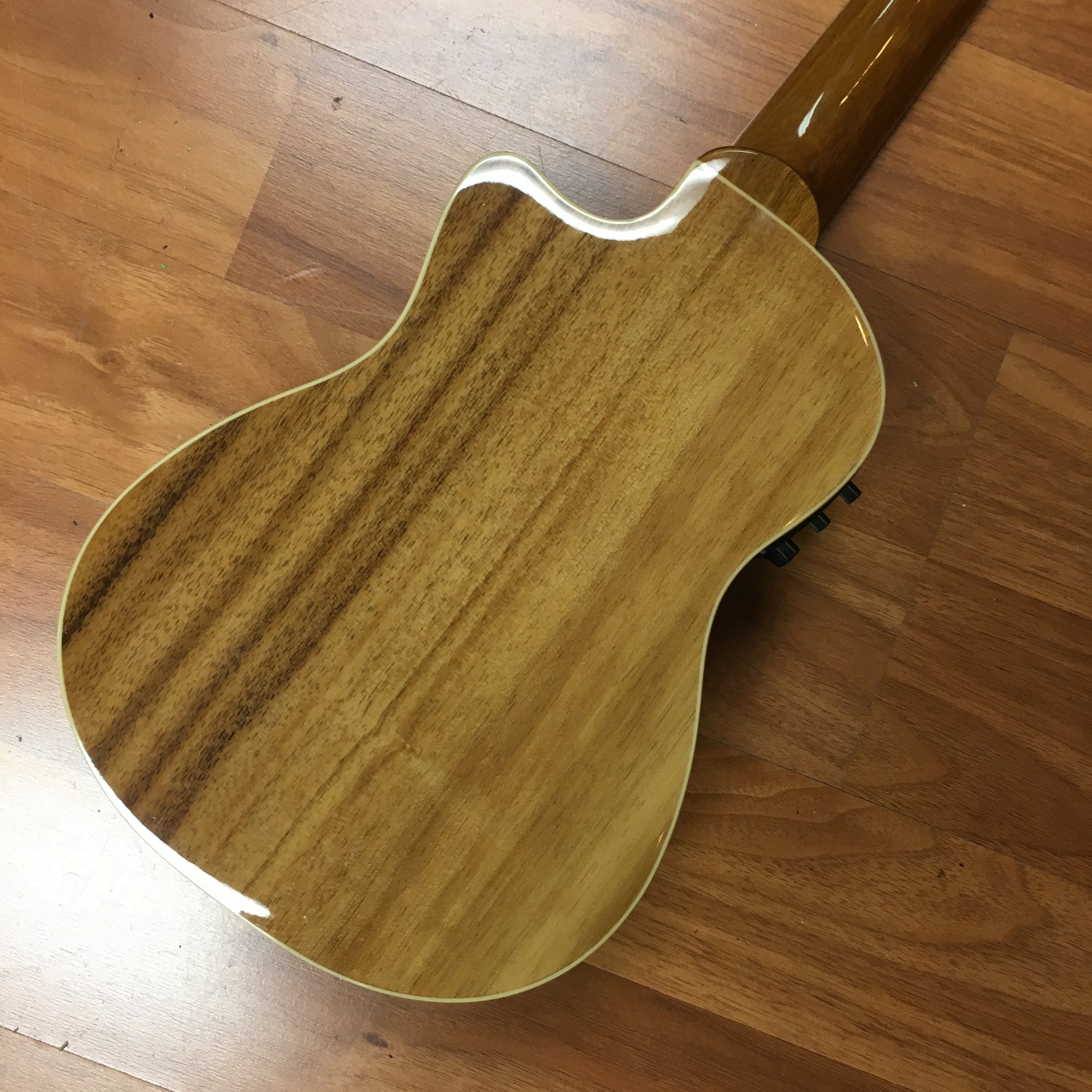 Mitchell MU-100CE Ukulele