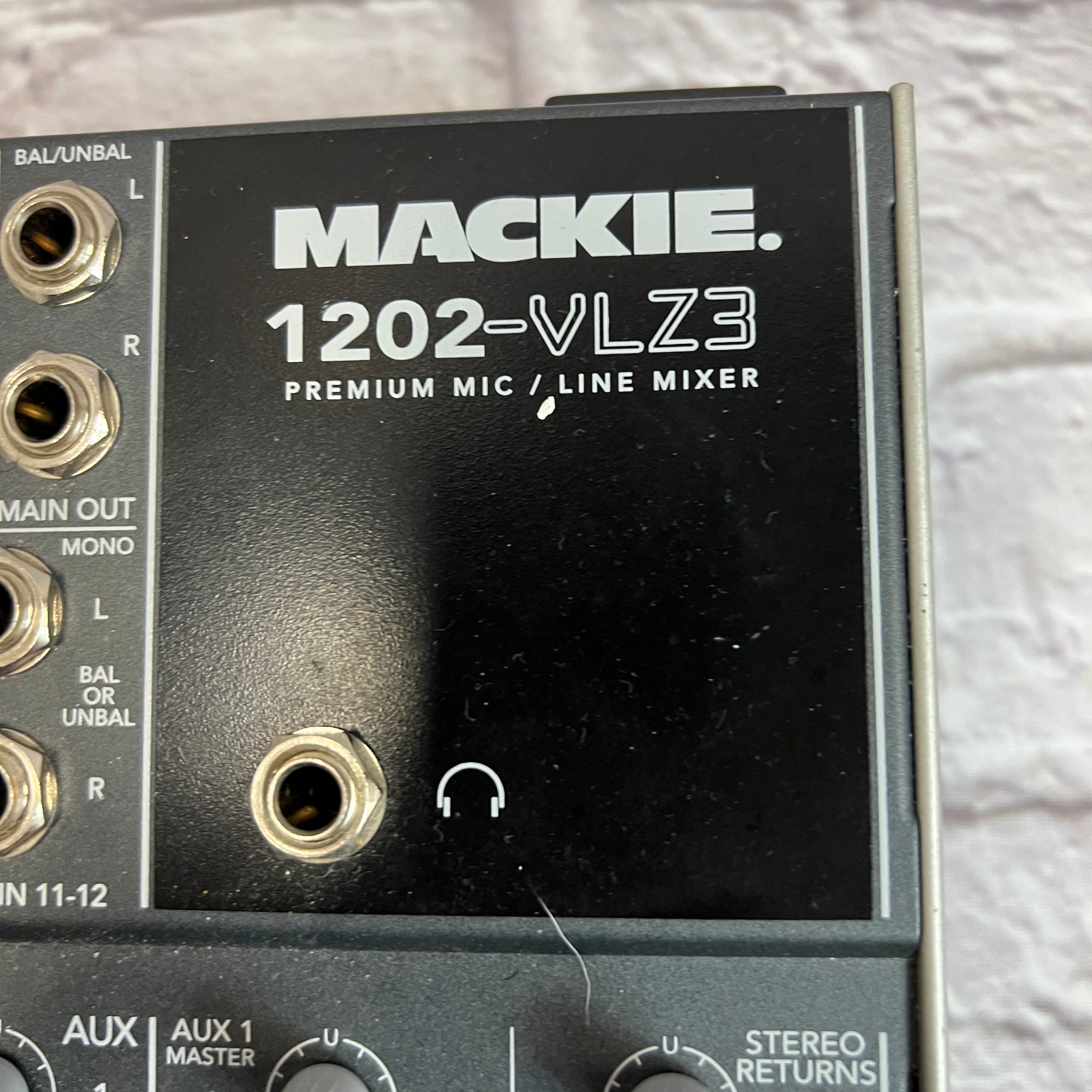 Mackie 1202VLZ3 12-Channel Mixer - Evolution Music
