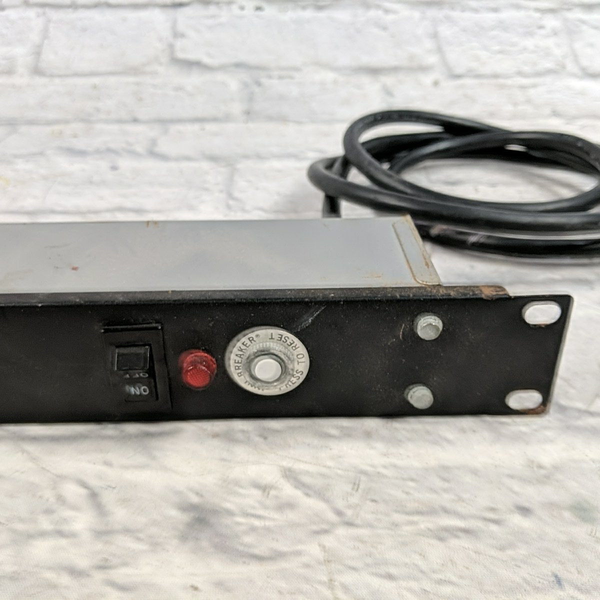 Perma Plus Electroncis Perma Power Power Tap  Power Rackmount Power Strip