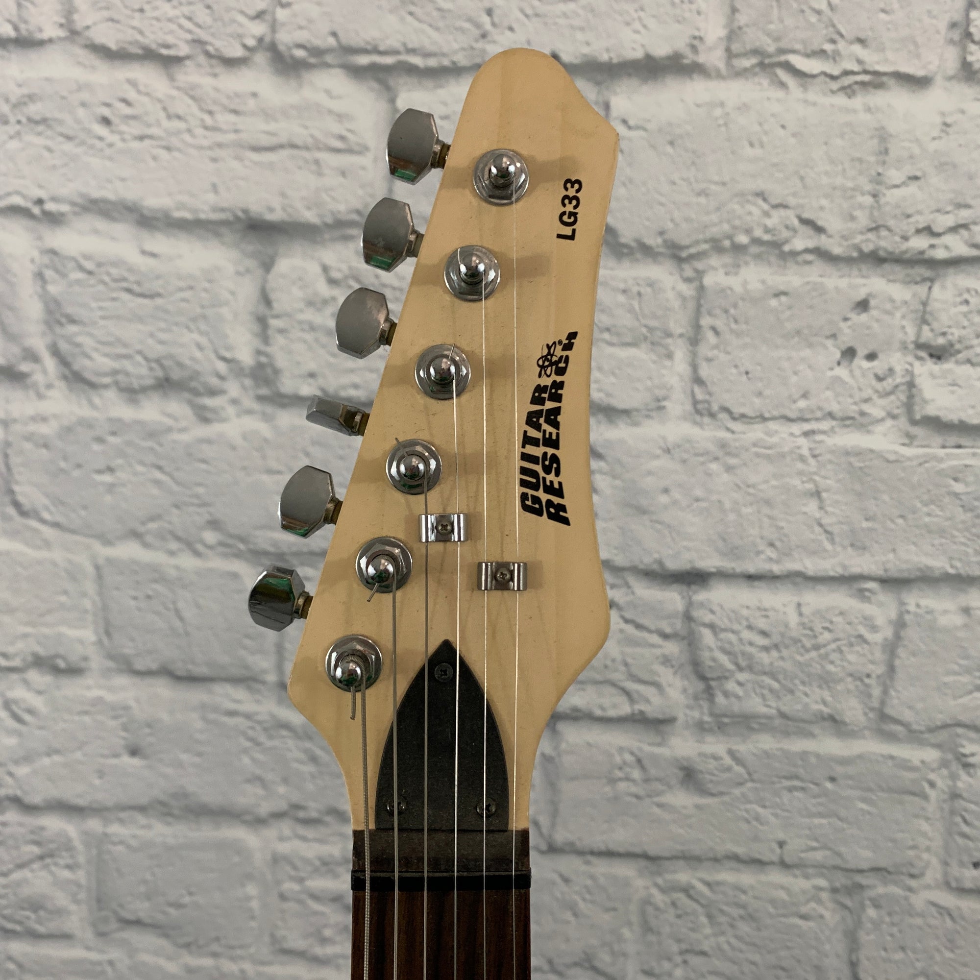 Guitar Research LG33 Strat Style Electric Guitar