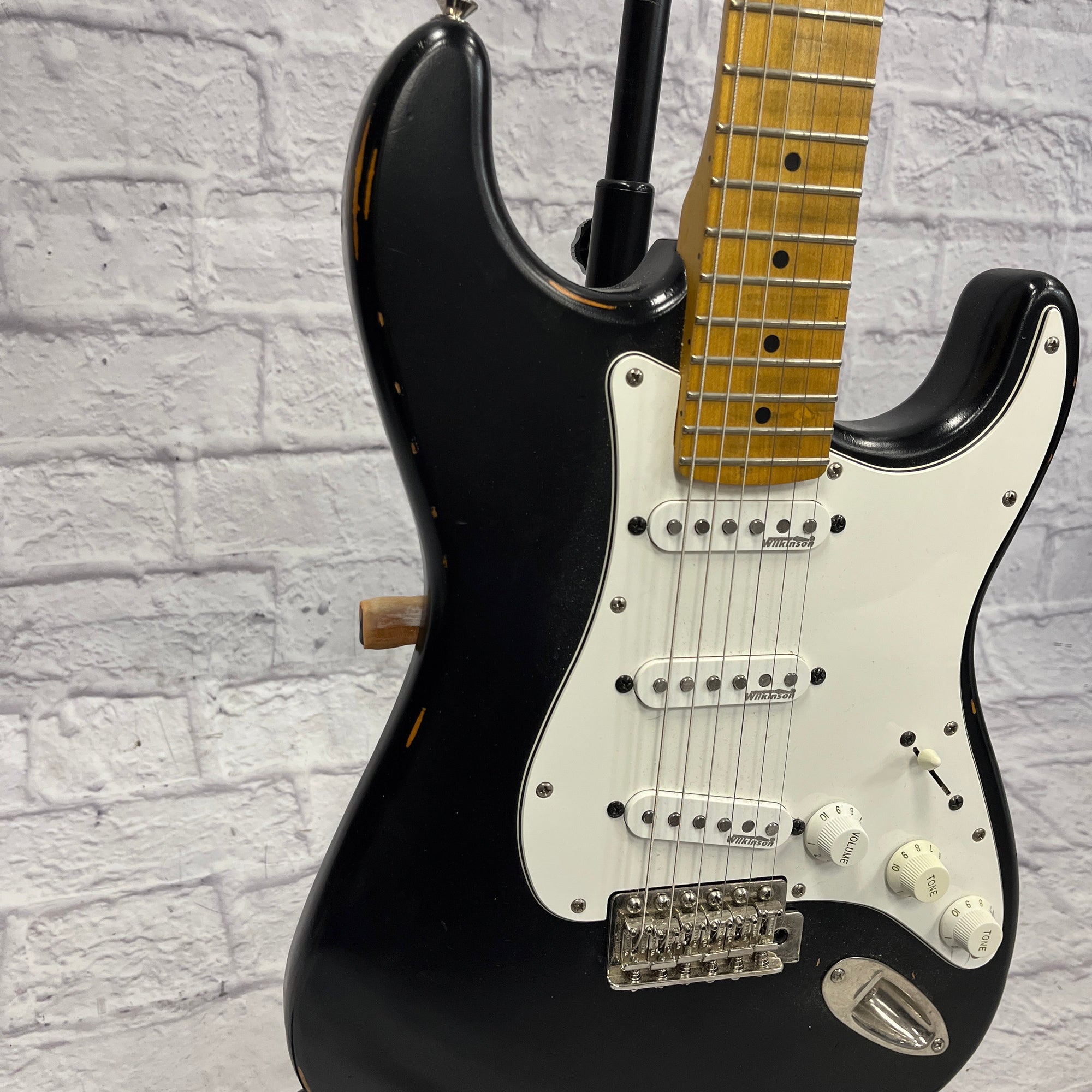 Vintage (Brand) V6 Icon Distressed Strat Electric Guitar
