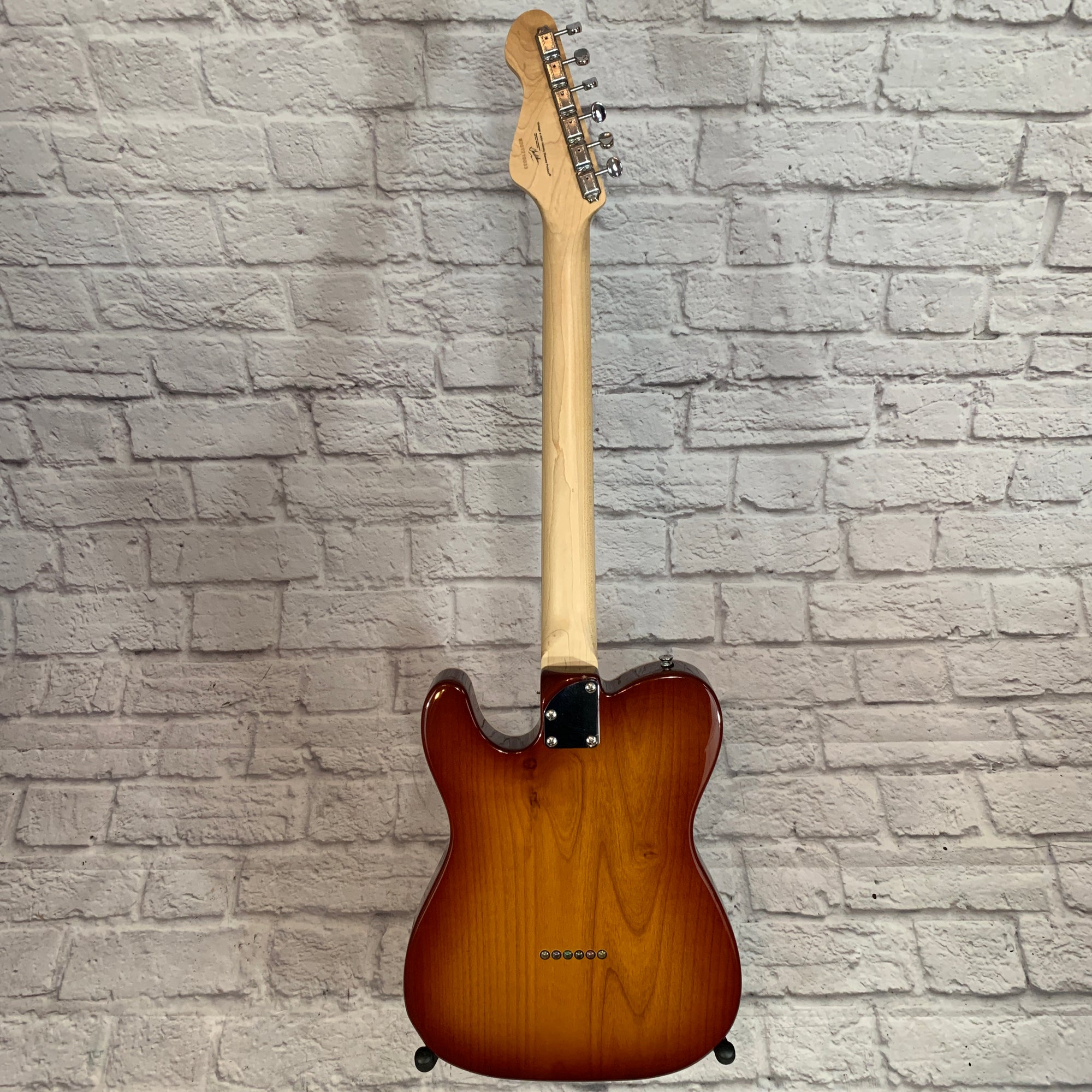 ** Vintage V72‑FTB Singlecut Semi‑Hollow Flamed Tobacco Burst