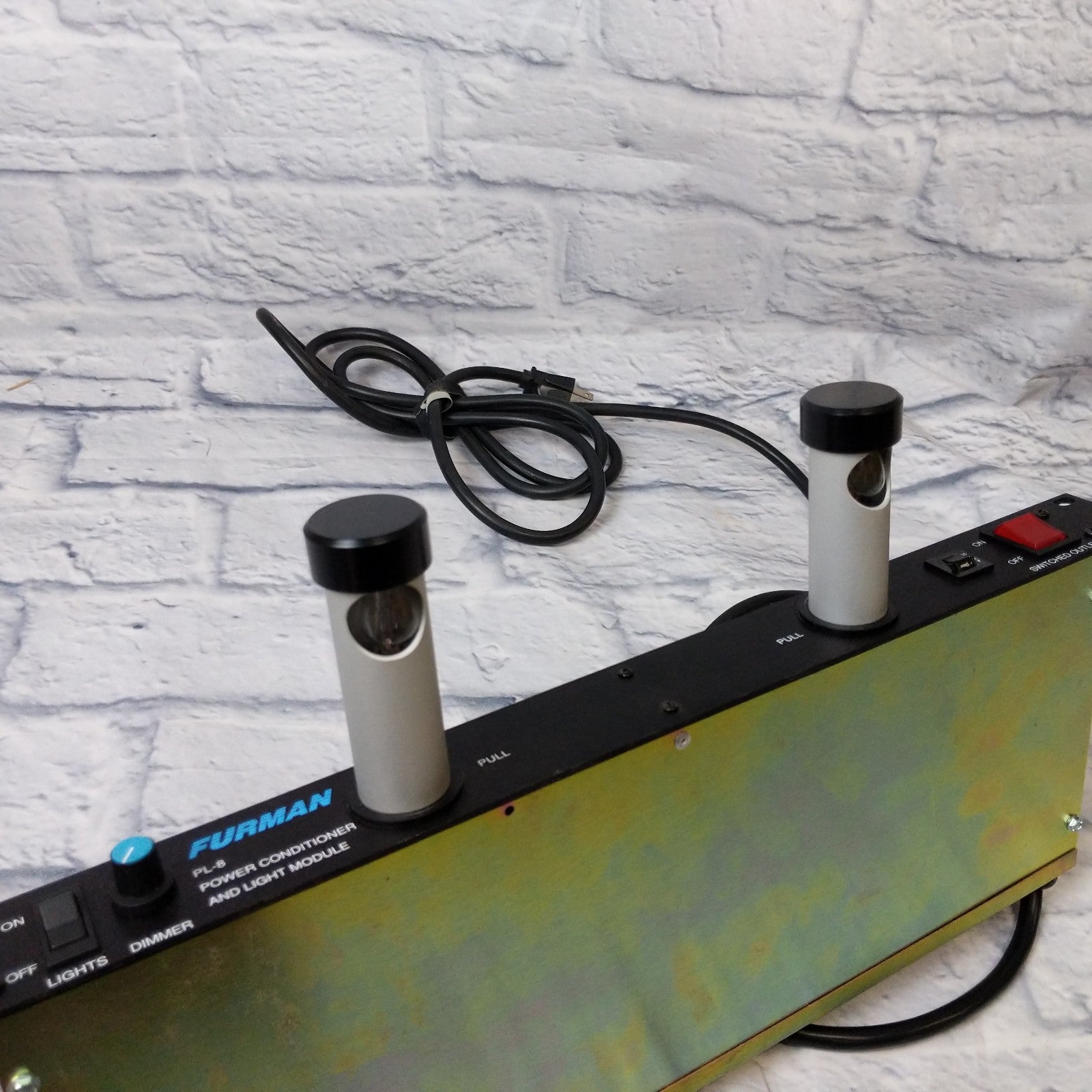 Furman PL-8 Power Conditioner and Light Module