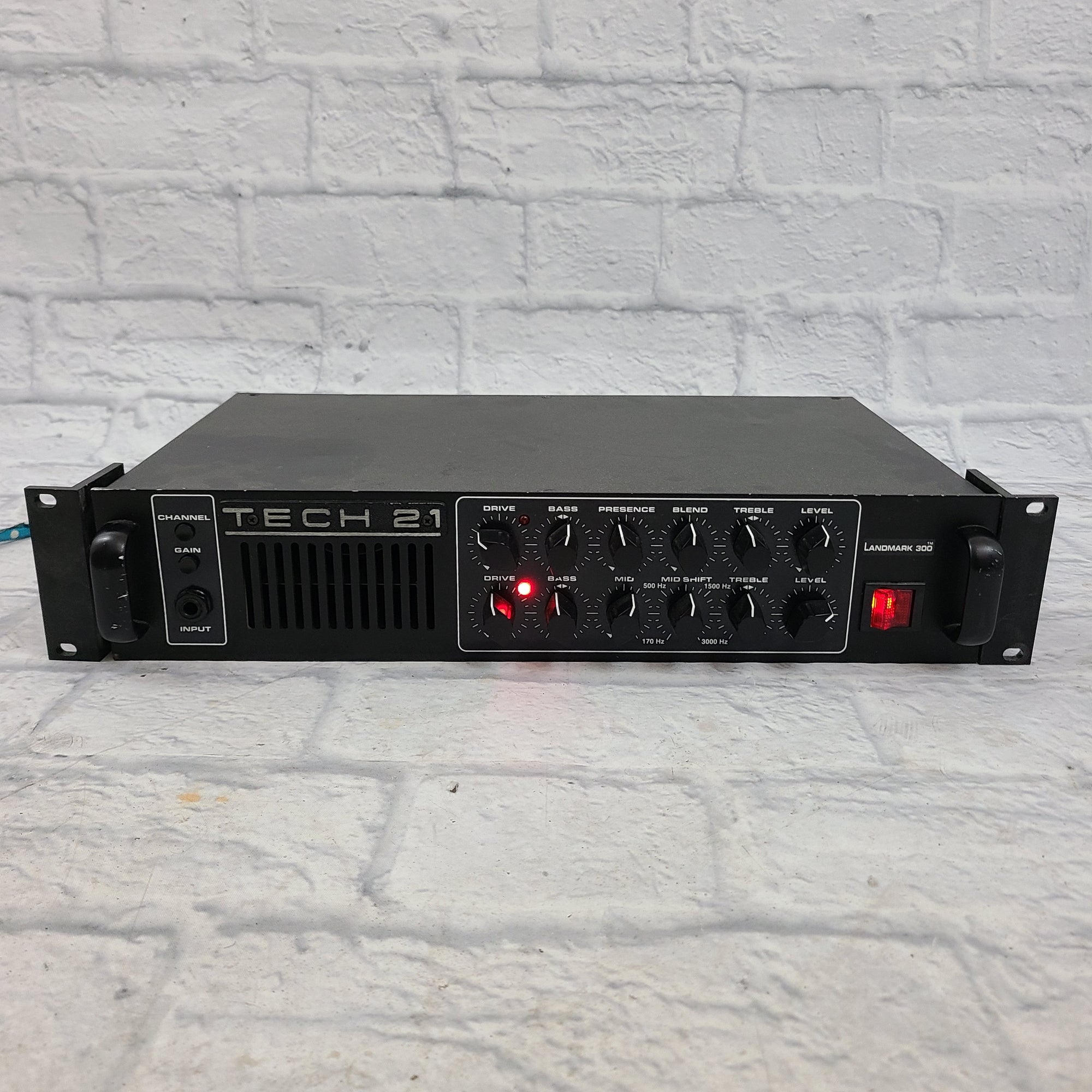Tech 21 Landmark 300 Bass Head