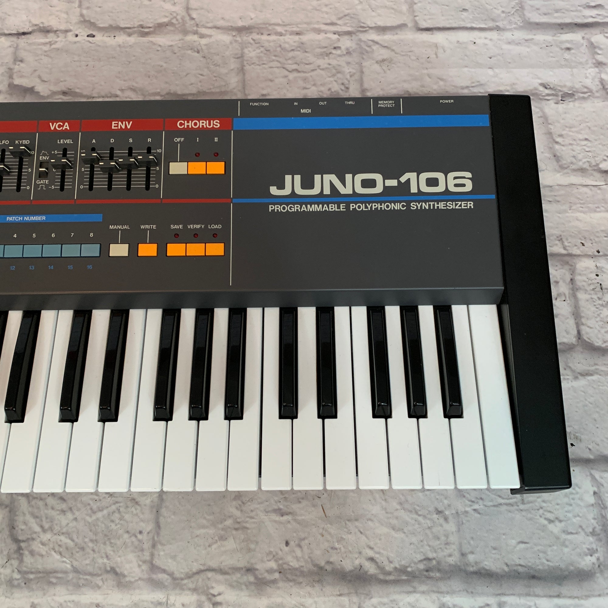 Roland Juno-106 Programmable Polyphonic Synthesizer