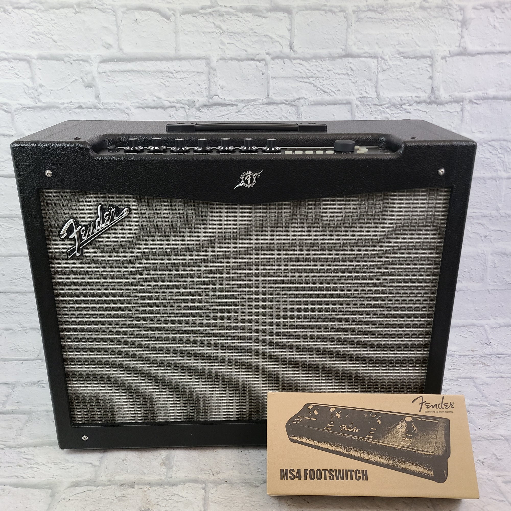 Fender Mustang IV Modeling Guitar Combo w/ Footswitch